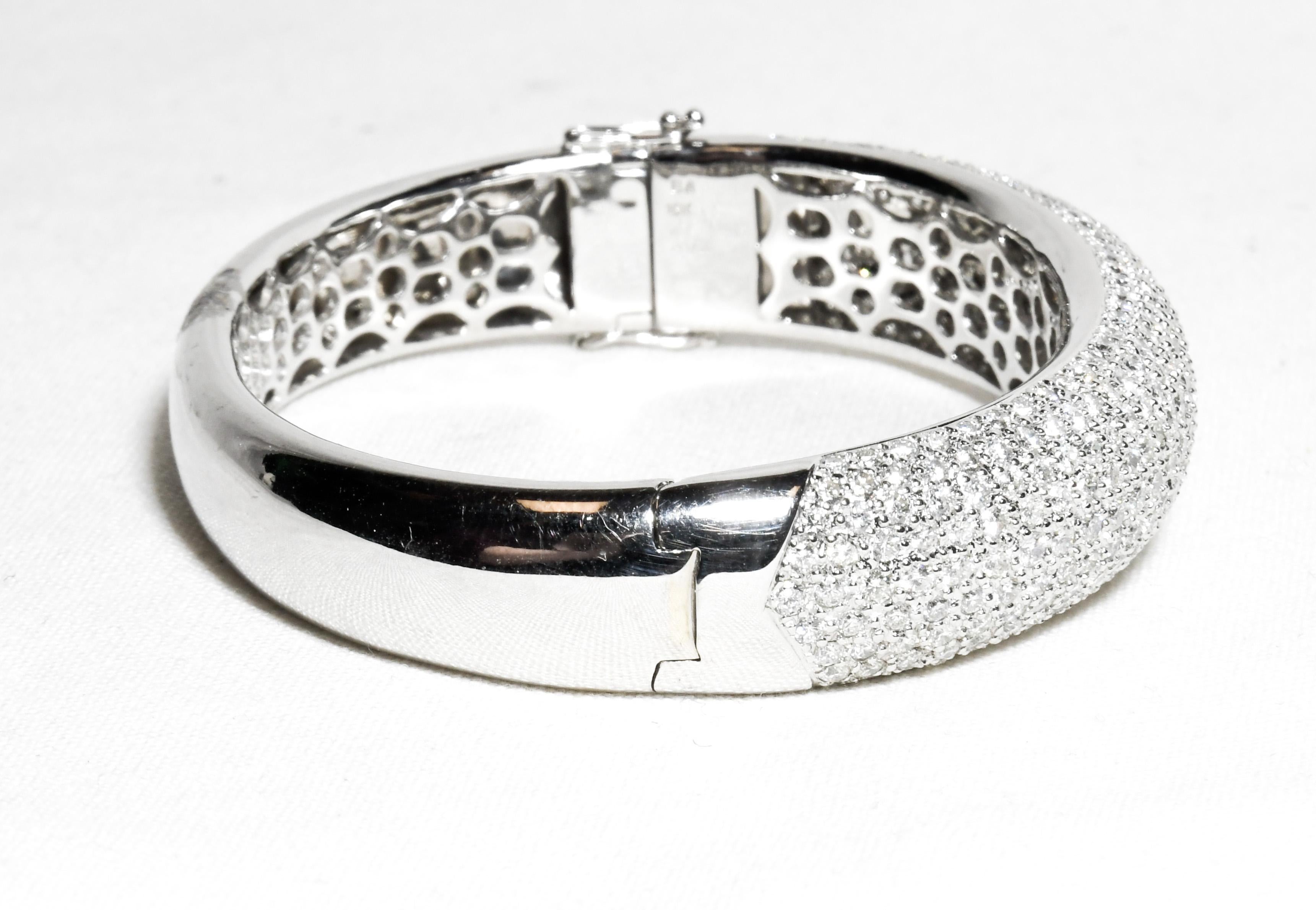 18 Karat Spangled Bangle Curved 18 Karat Dome Top Hinged Pave Diamond In New Condition For Sale In Palm Beach, FL