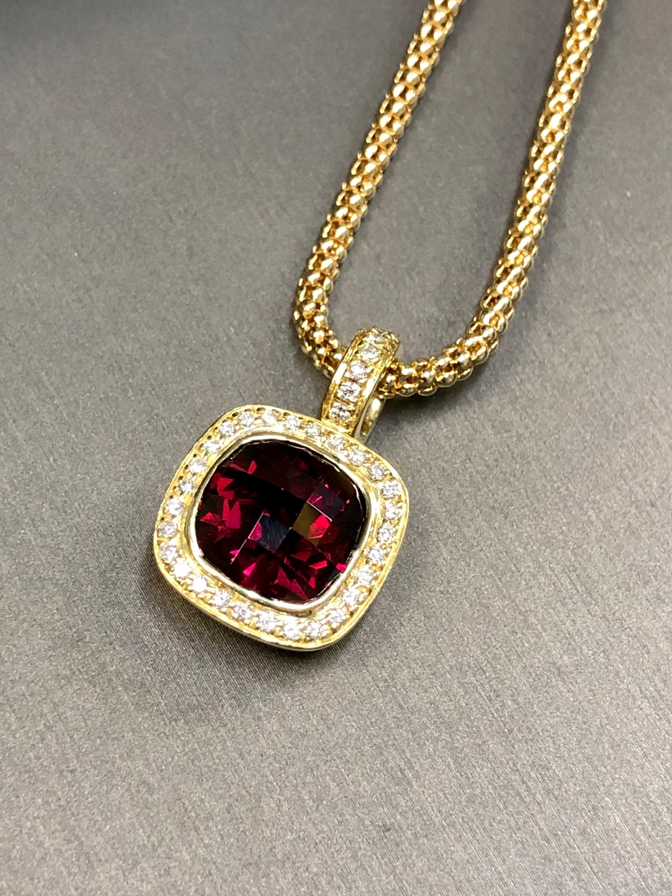 
A gorgeous necklace done in 18K yellow gold by American fine jewelry manufacturer, “Spark”. Known for their colored stone pieces, Spark uses only the best materials with superior build quality and this piece is no exception. It is centered with an