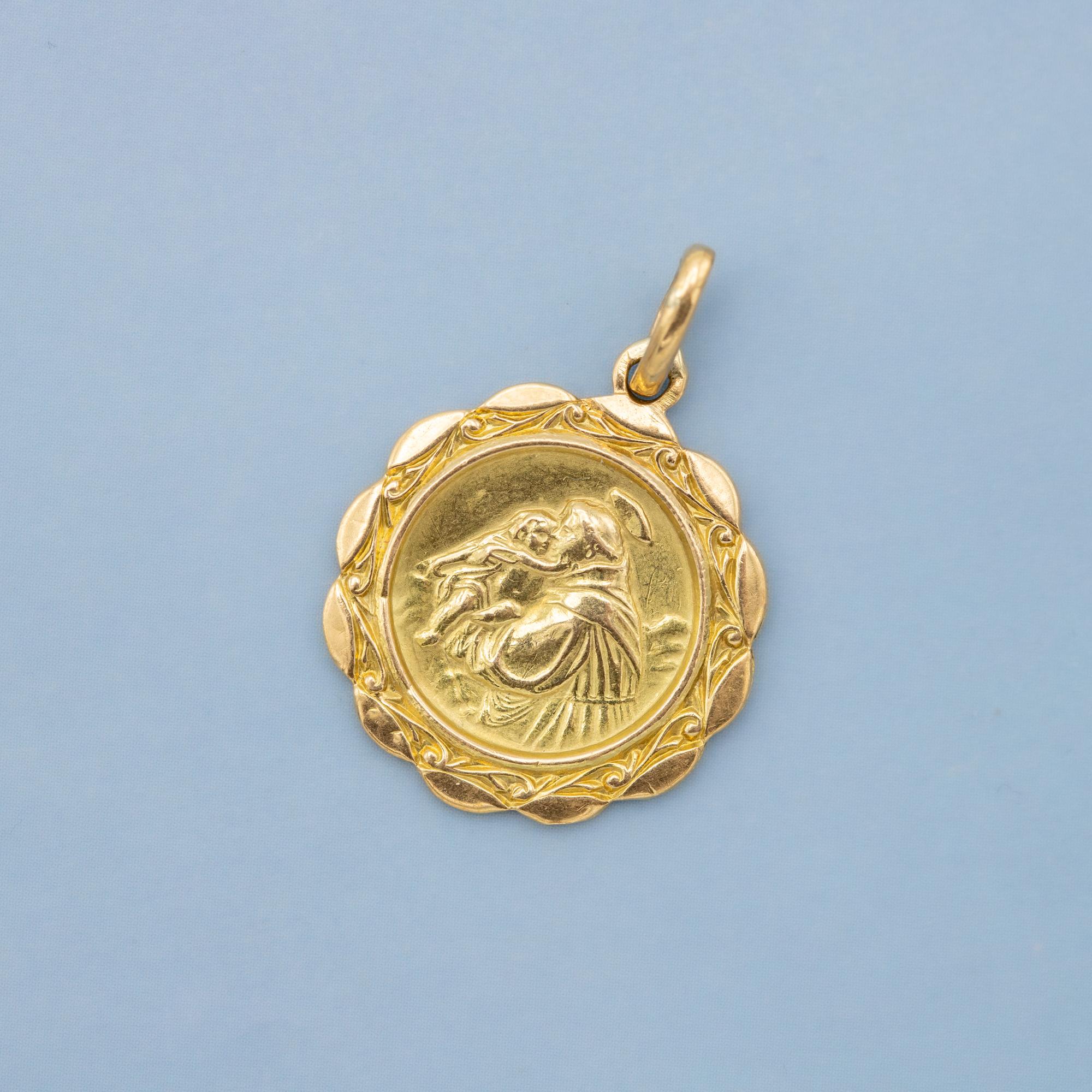 For sale is this stunning Catholic charm. This very detailled charm depicts Saint Anthony carrying baby Jesus. St Anthony is the Saint where you pray to if you lose something. He will help you find it. This lovely medallion is crafted in 18 karat