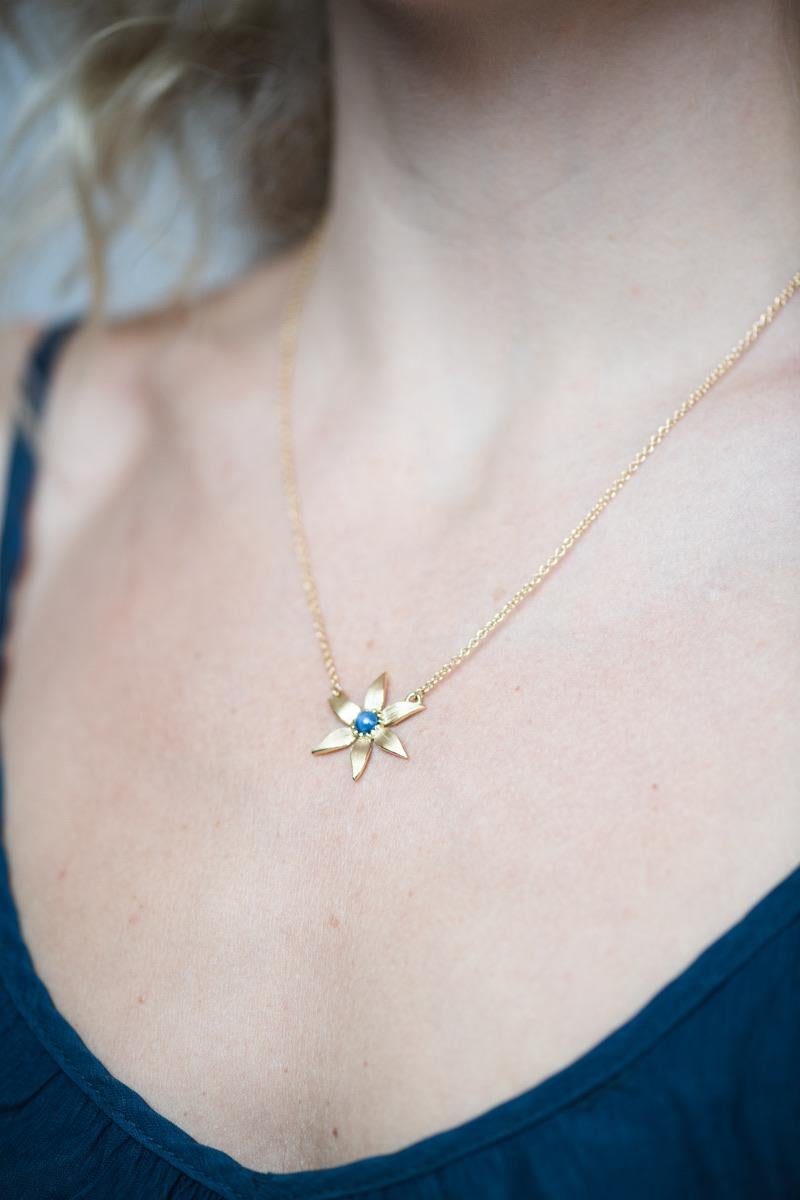 Cabochon 18K Starflower Necklace With Blue Star Sapphire and Adjustable Chain For Sale