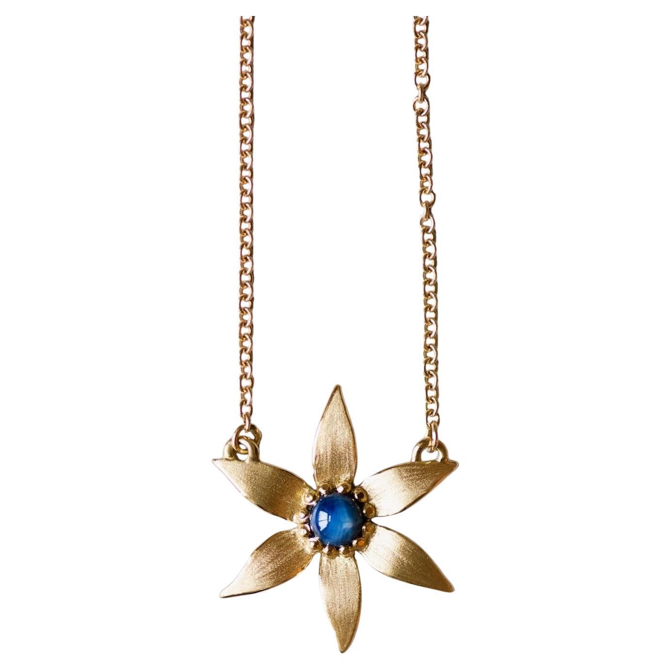 18K Starflower Necklace With Blue Star Sapphire and Adjustable Chain For Sale
