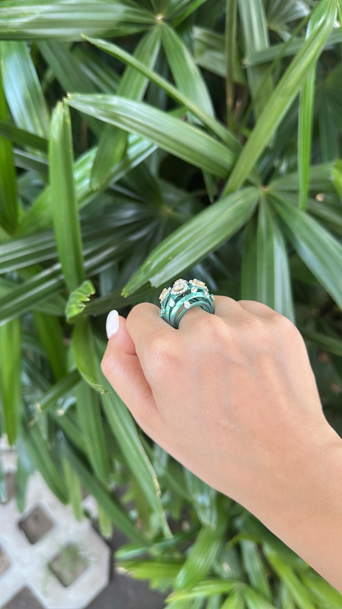 Declaración de 18 quilates, 2,88 quilates, Anillo de oro blanco pavé de diamantes amarillos y titanio en venta 4