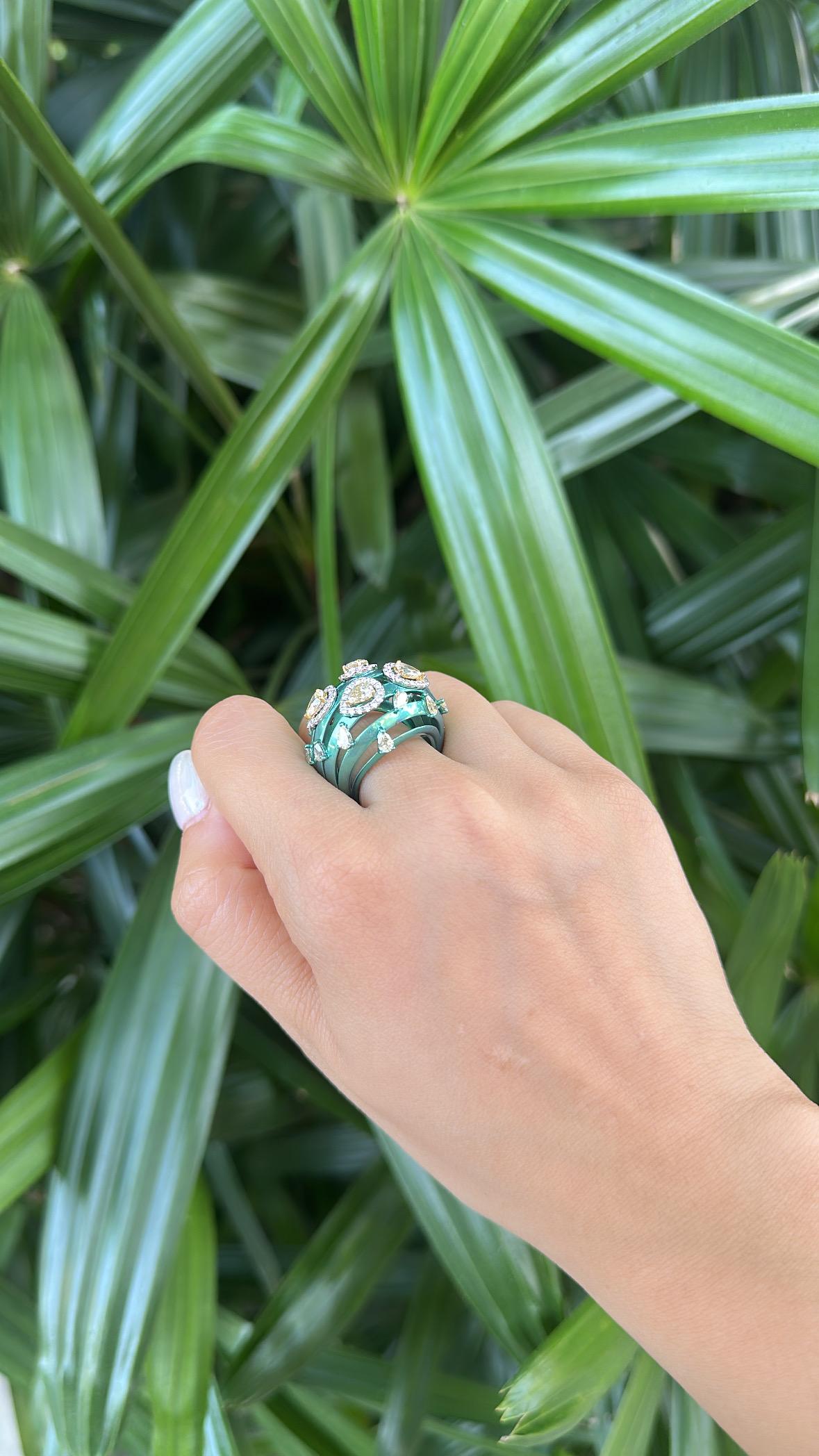 Declaración de 18 quilates, 2,88 quilates, Anillo de oro blanco pavé de diamantes amarillos y titanio en venta 6