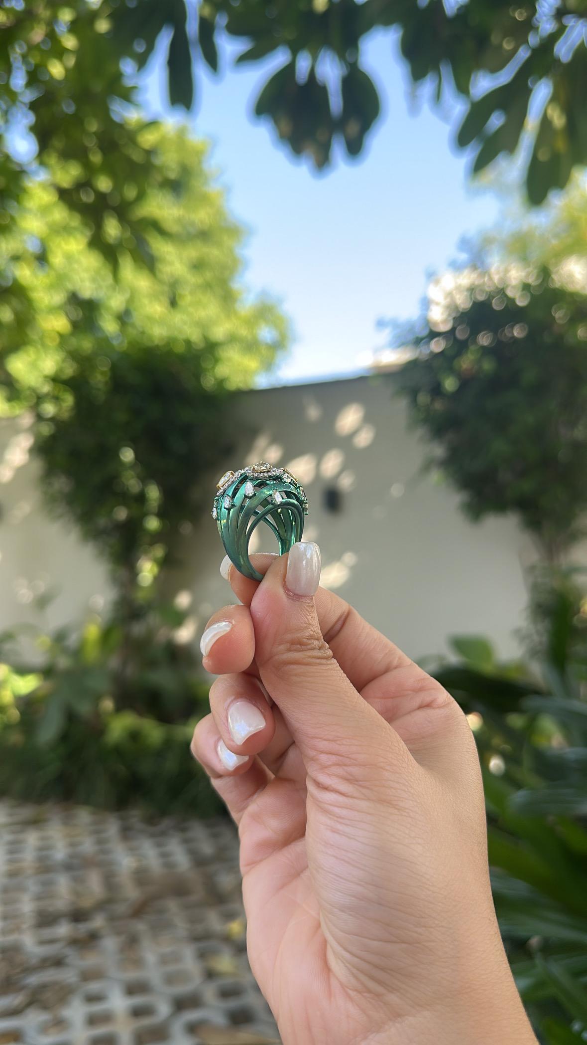 Femenino o masculino Declaración de 18 quilates, 2,88 quilates, Anillo de oro blanco pavé de diamantes amarillos y titanio en venta