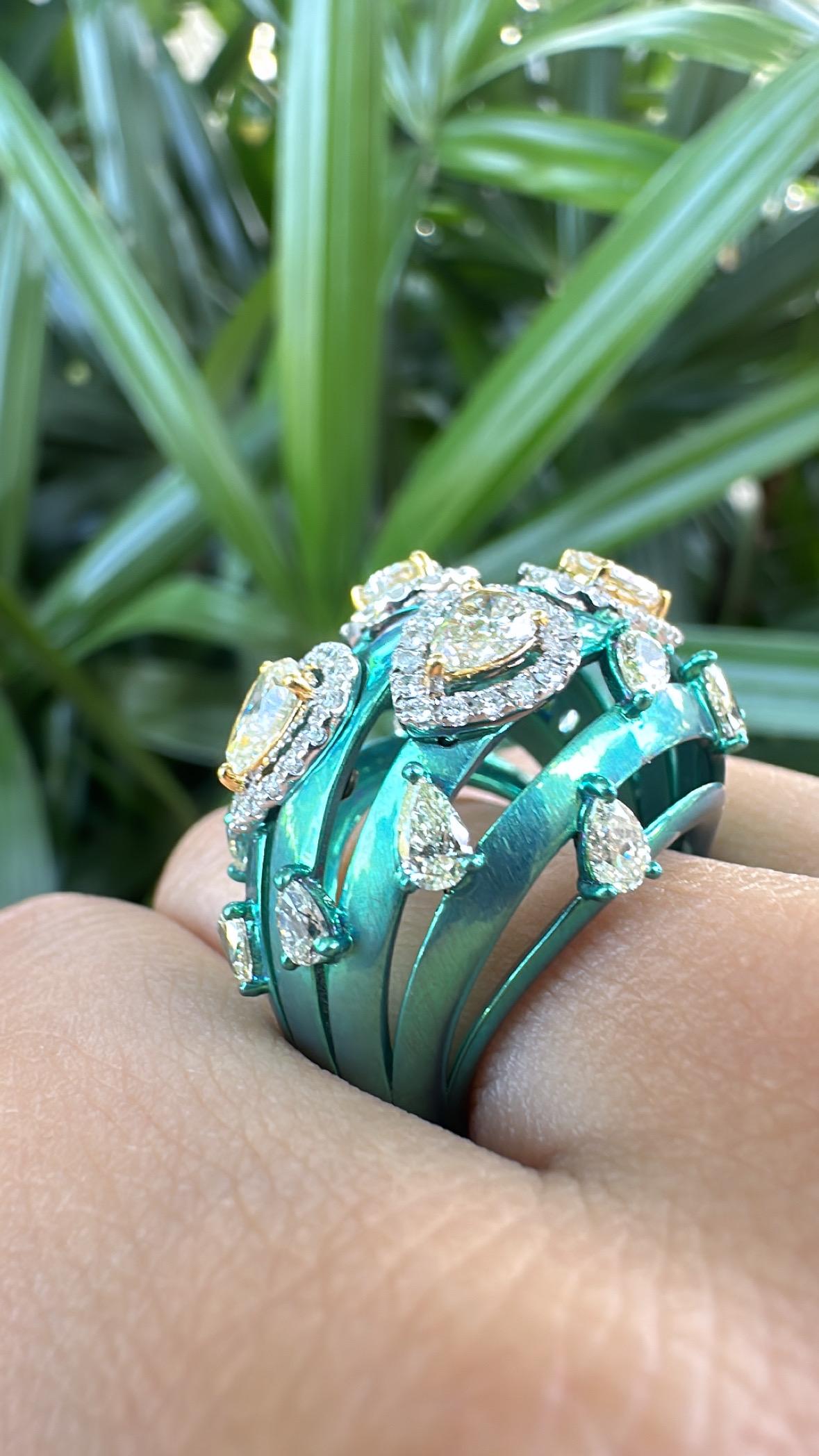 Declaración de 18 quilates, 2,88 quilates, Anillo de oro blanco pavé de diamantes amarillos y titanio en venta 2