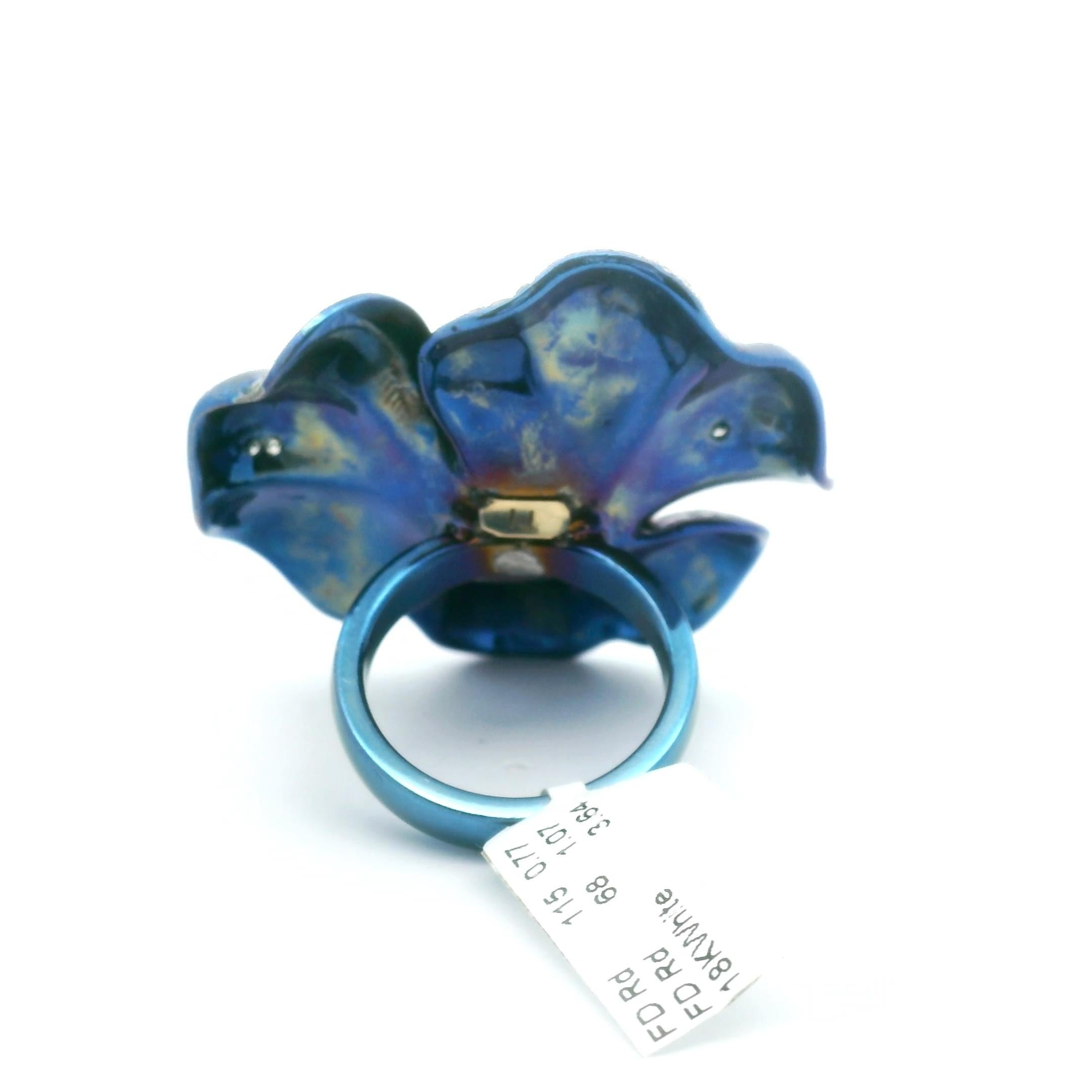 For Sale:  18K Statement Custom Flower 2.50 Diamond Pavé Yellow Gold and Titanium Ring 7