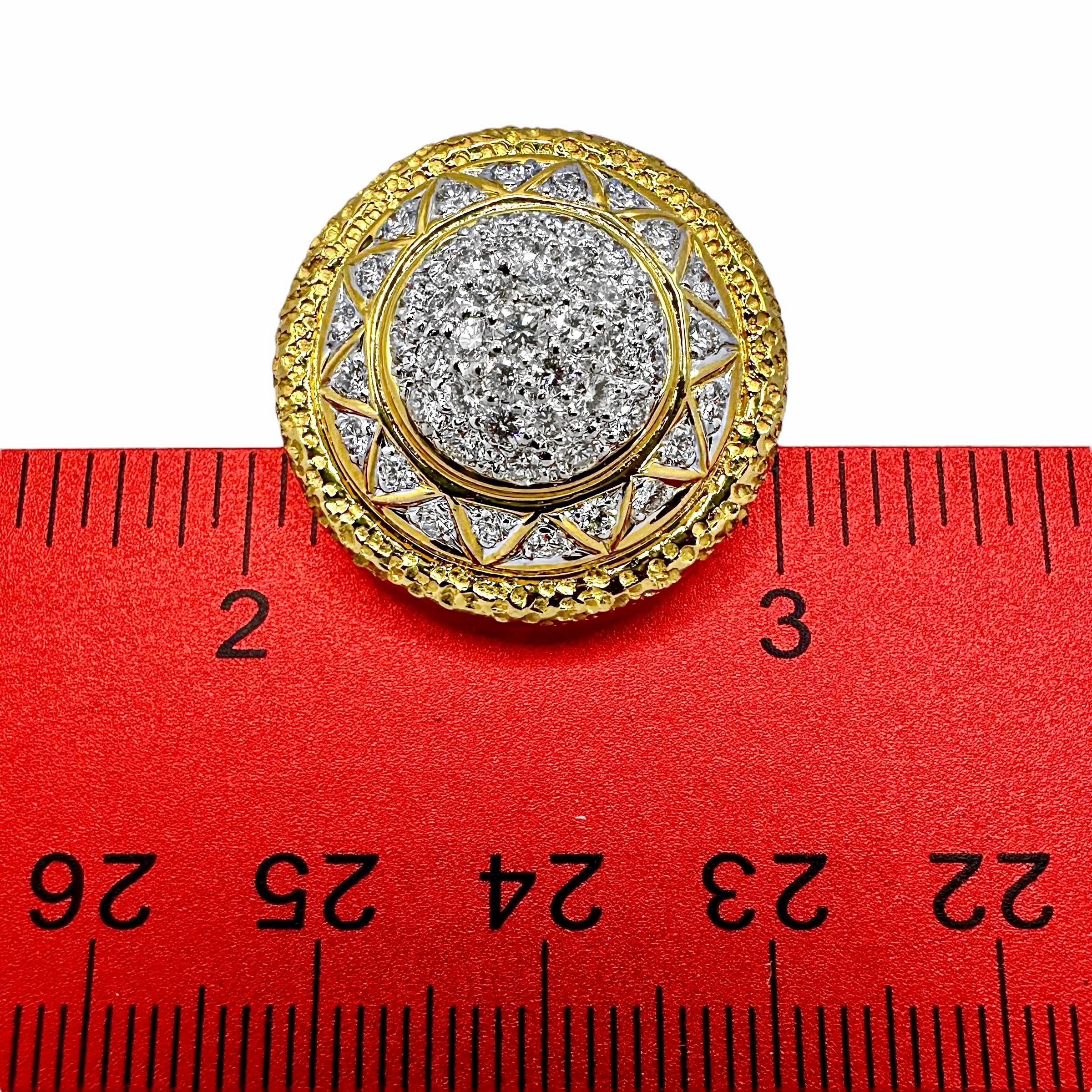 Orecchini a cupola in oro e diamanti 18 carati, eleganti e su misura, diametro 7/8 di pollice in vendita 2