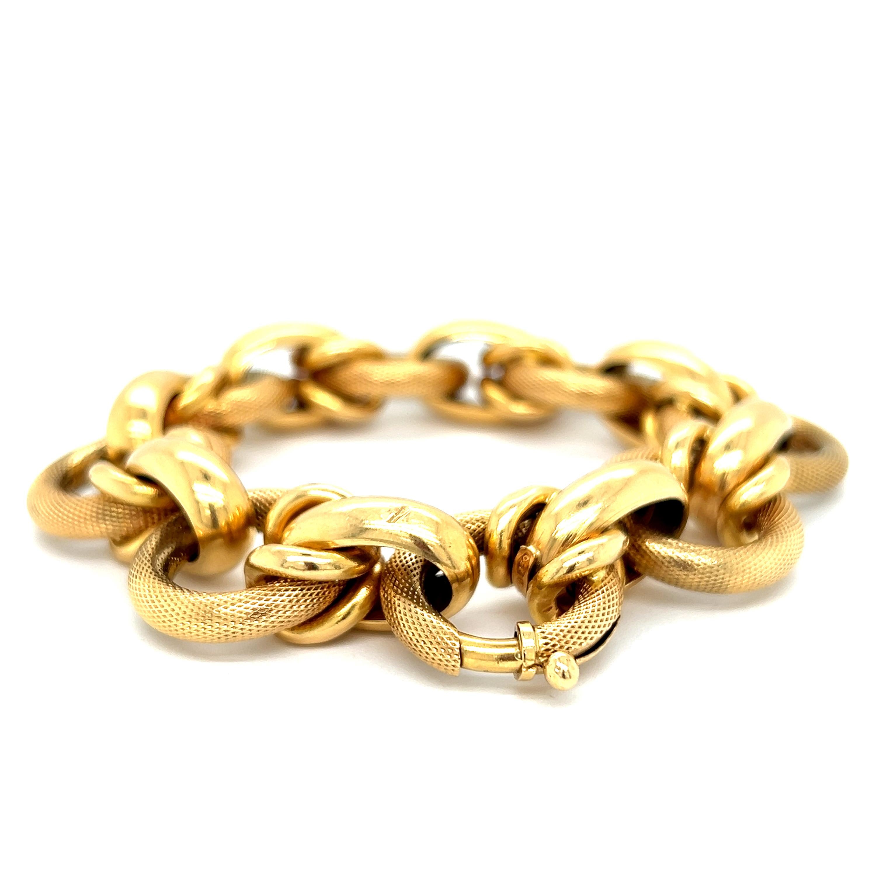 18k Super Chunky Vintage Link Bracelet In Excellent Condition For Sale In New York, NY