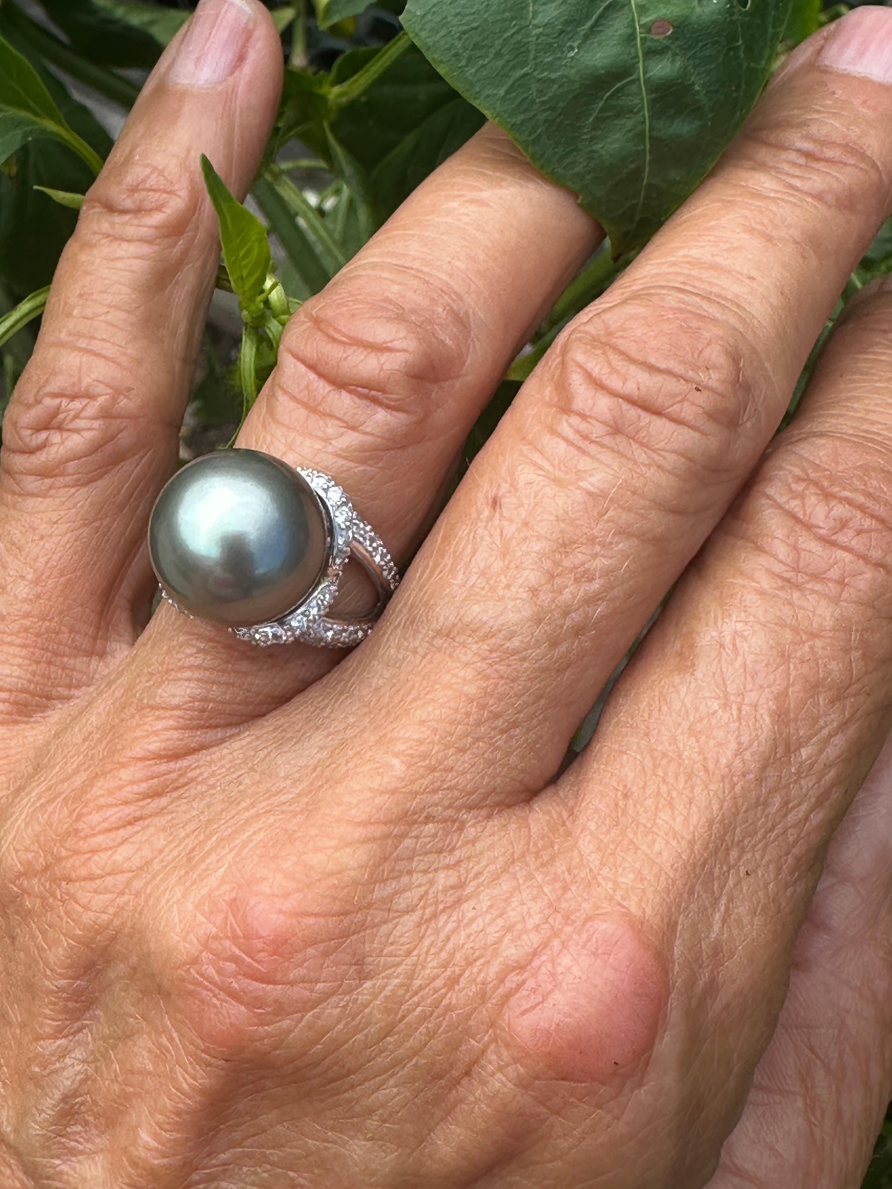 Contemporary 18k Tahitian Pearl and Diamond Ring 1 Carat JYE Award For Sale