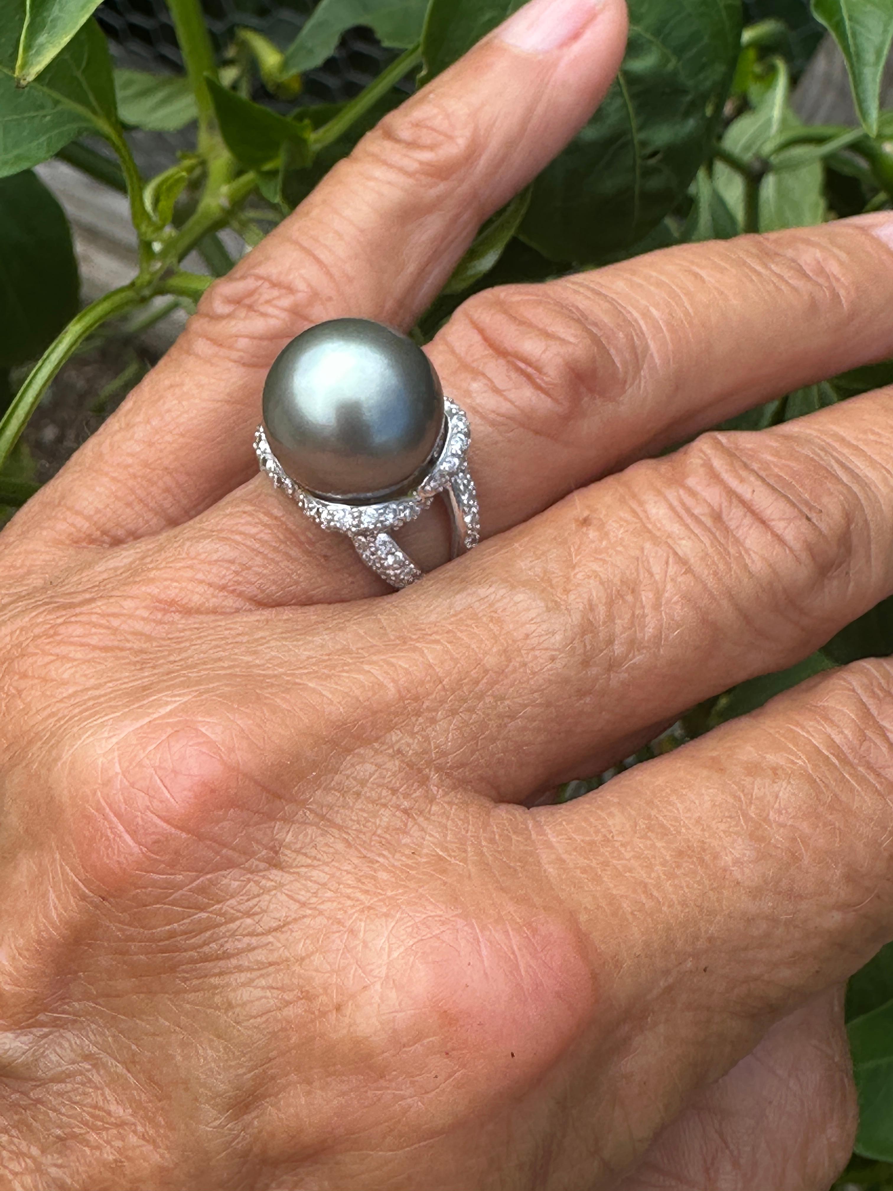 18k Tahitian Pearl and Diamond Ring 1 Carat JYE Award In Excellent Condition For Sale In Laguna Hills, CA