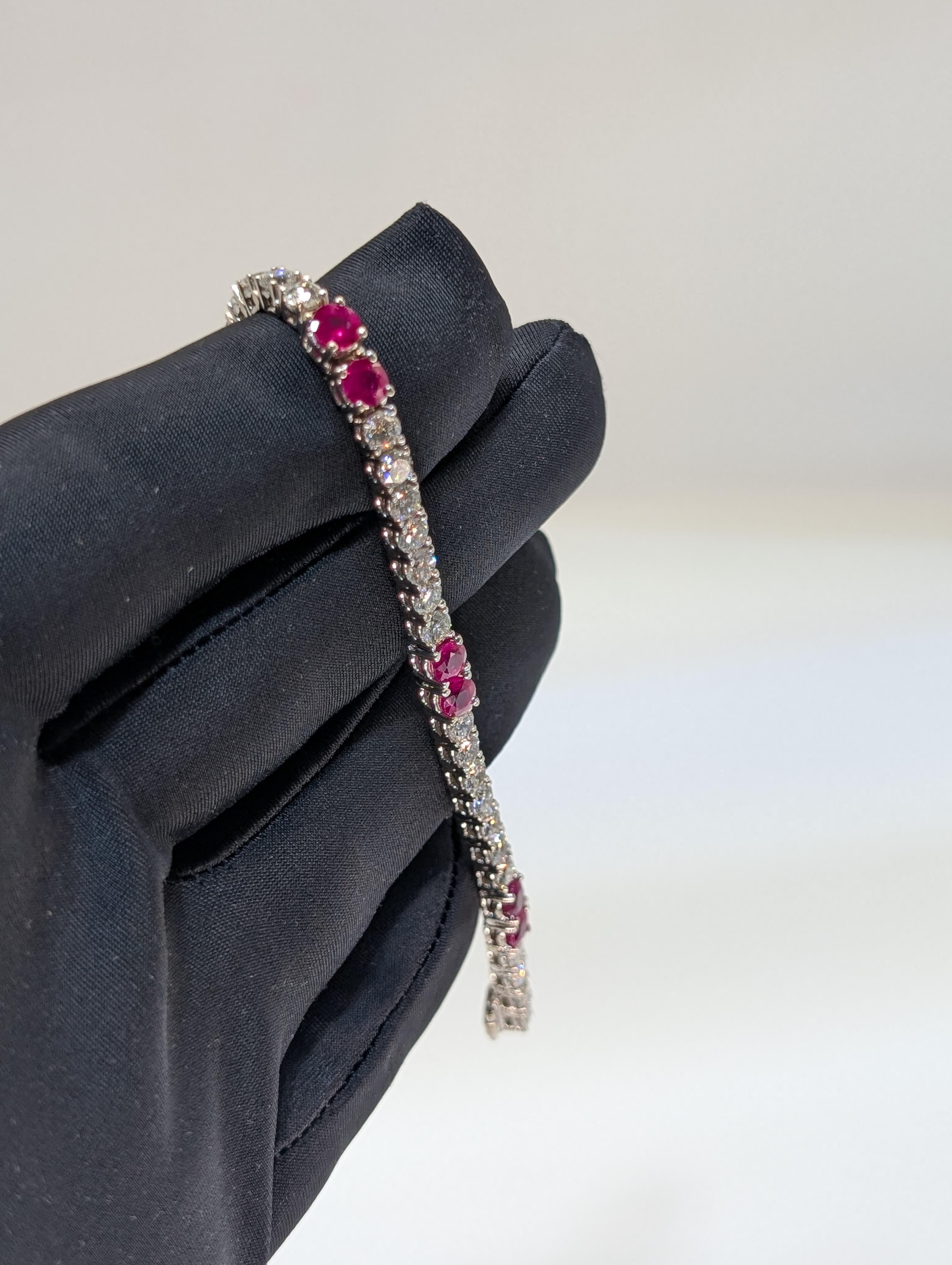 Bracciale Tennis 18k con 7,00ct di diamanti e 5,00ct di rubini In condizioni Nuovo in vendita a New York, US