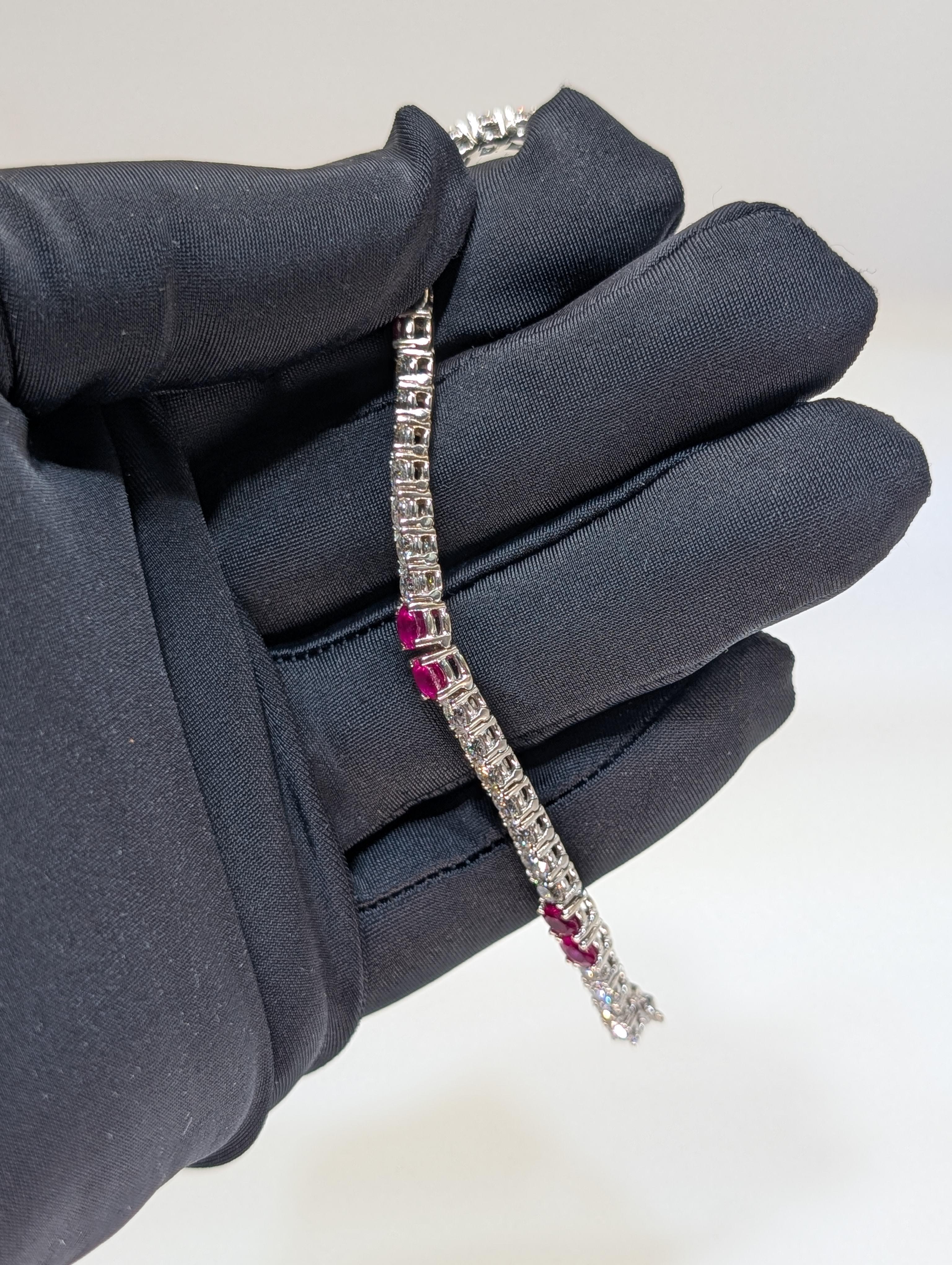 Bracciale Tennis 18k con 7,00ct di diamanti e 5,00ct di rubini in vendita 1