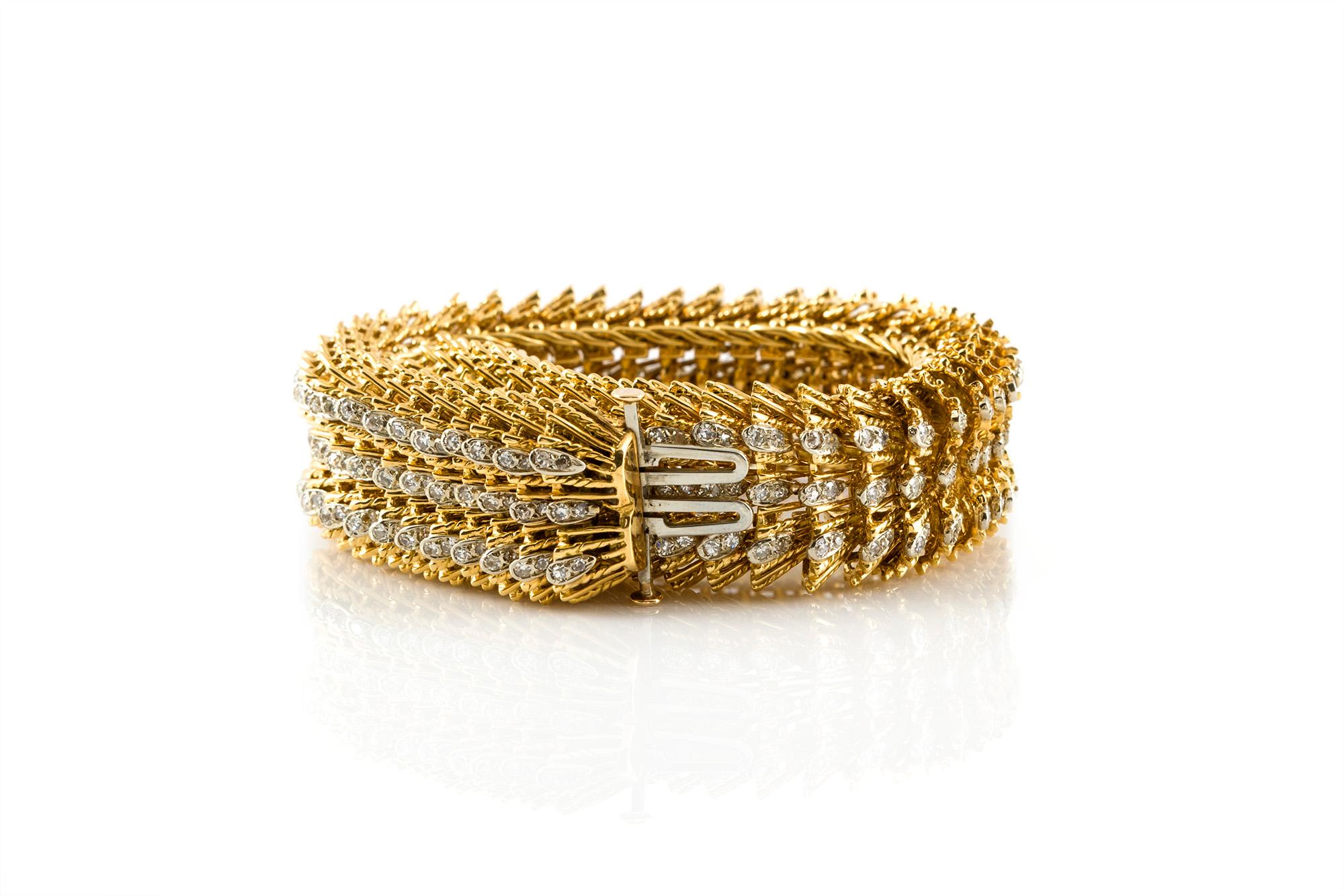 18 Karat Texture Bracelet with Diamonds In Good Condition For Sale In New York, NY
