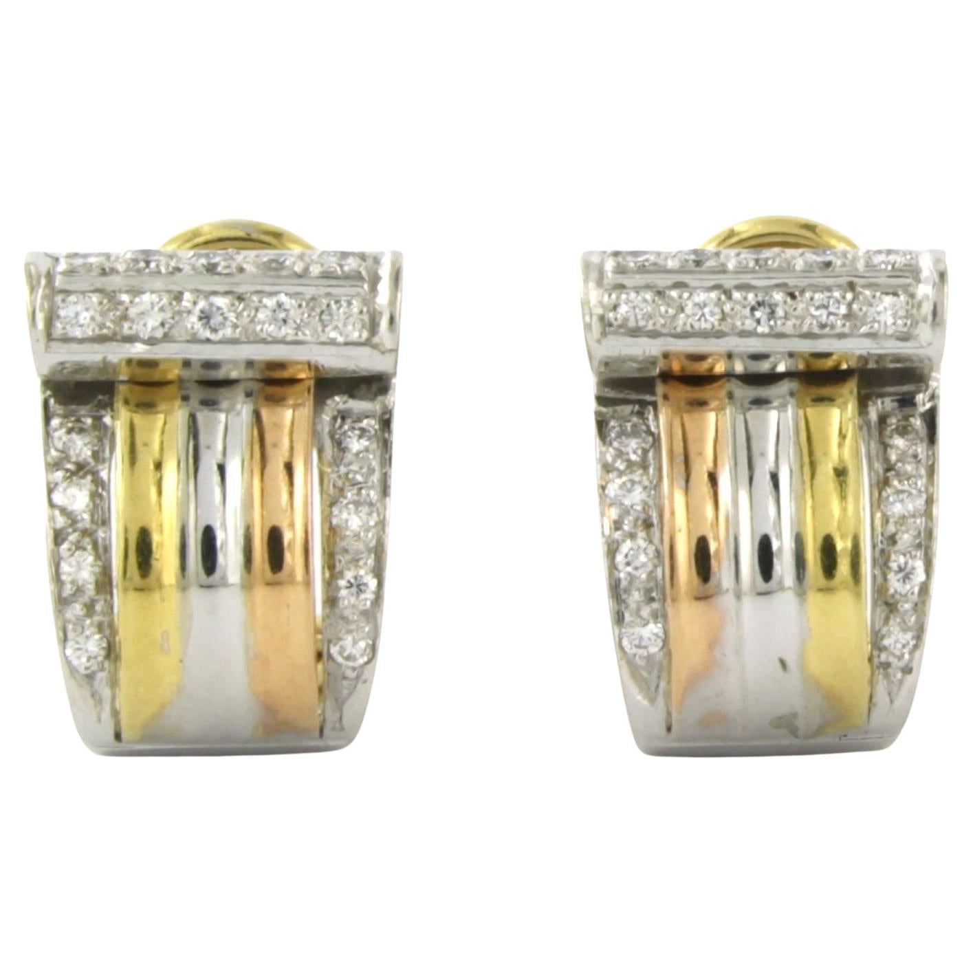 Clips d'oreilles en or 18k trois couleurs sertis de diamants taille brillant jusqu'à. 0.40ct 