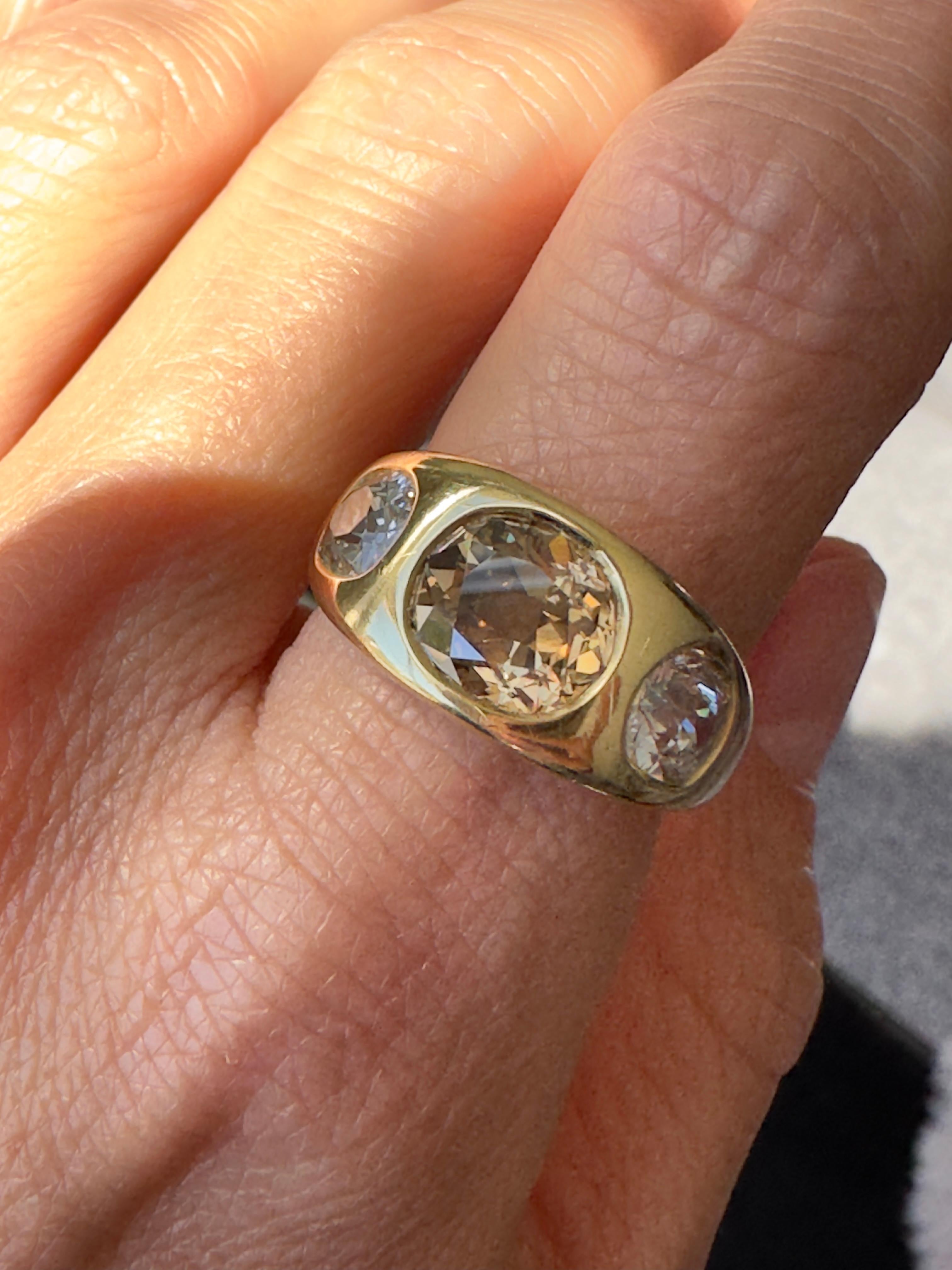 Art Deco 18k Three-Stone Old Mine Cut Diamond Trilogy Ring For Sale