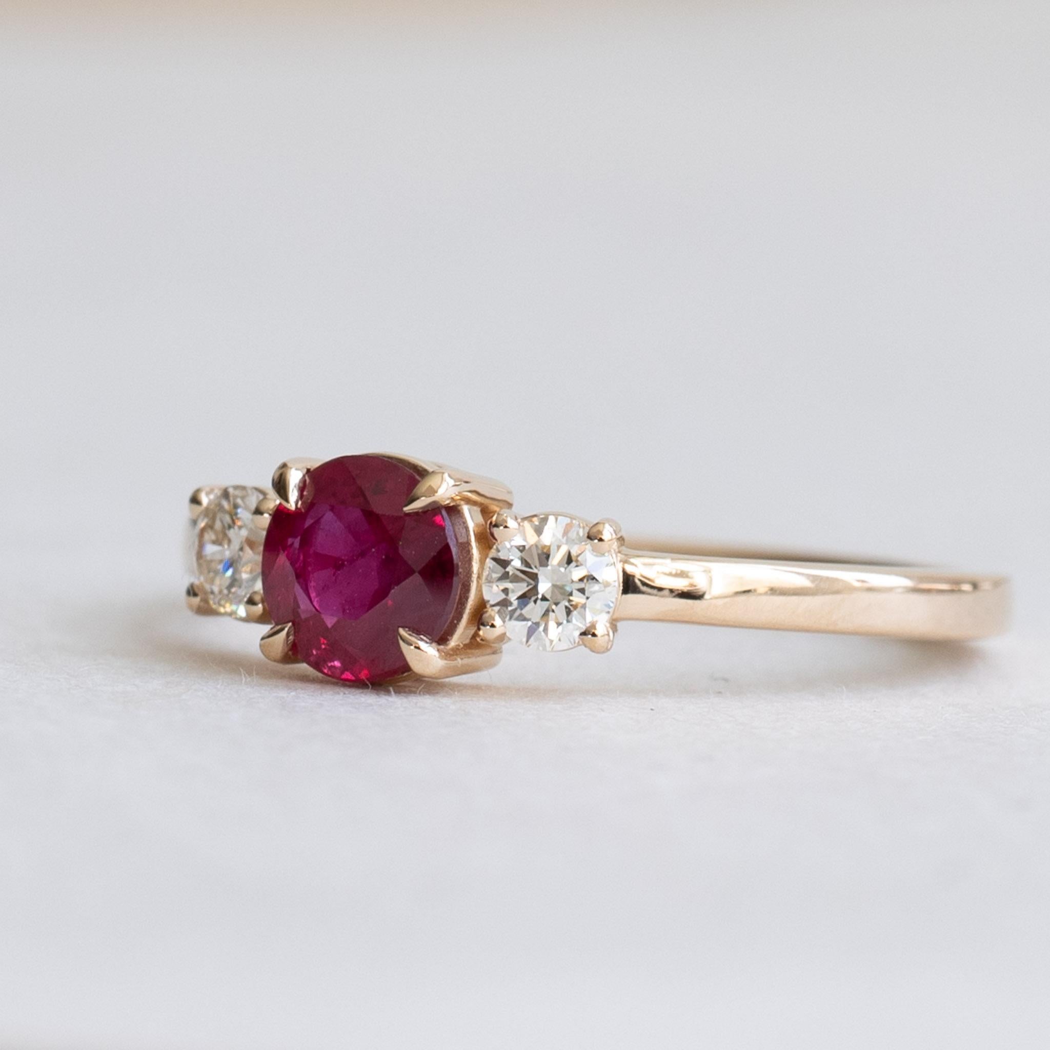 in vendita:  Anello con diamante Rudy a tre pietre in 18 carati 4