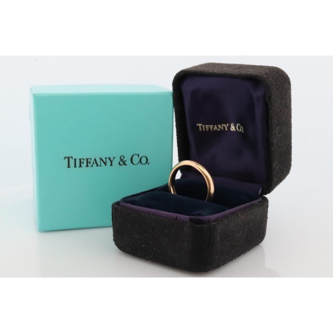Women's or Men's 18k Tiffany and Co. band. 18k Tiffany Company wedding band. Comfort Fit Vintage