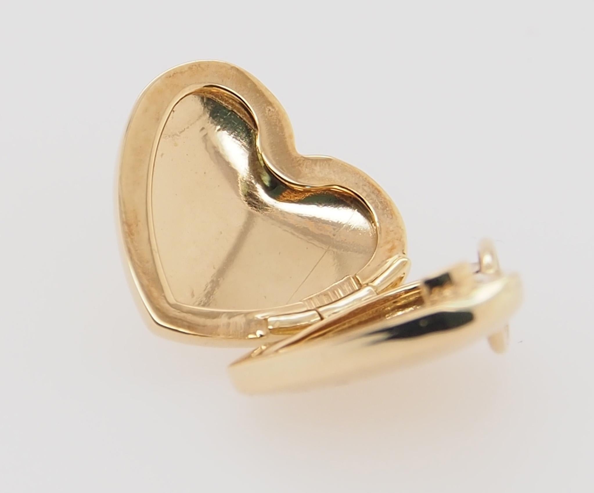 Women's or Men's 18 Karat Tiffany & Co. Heart Pendant Locket Yellow Gold