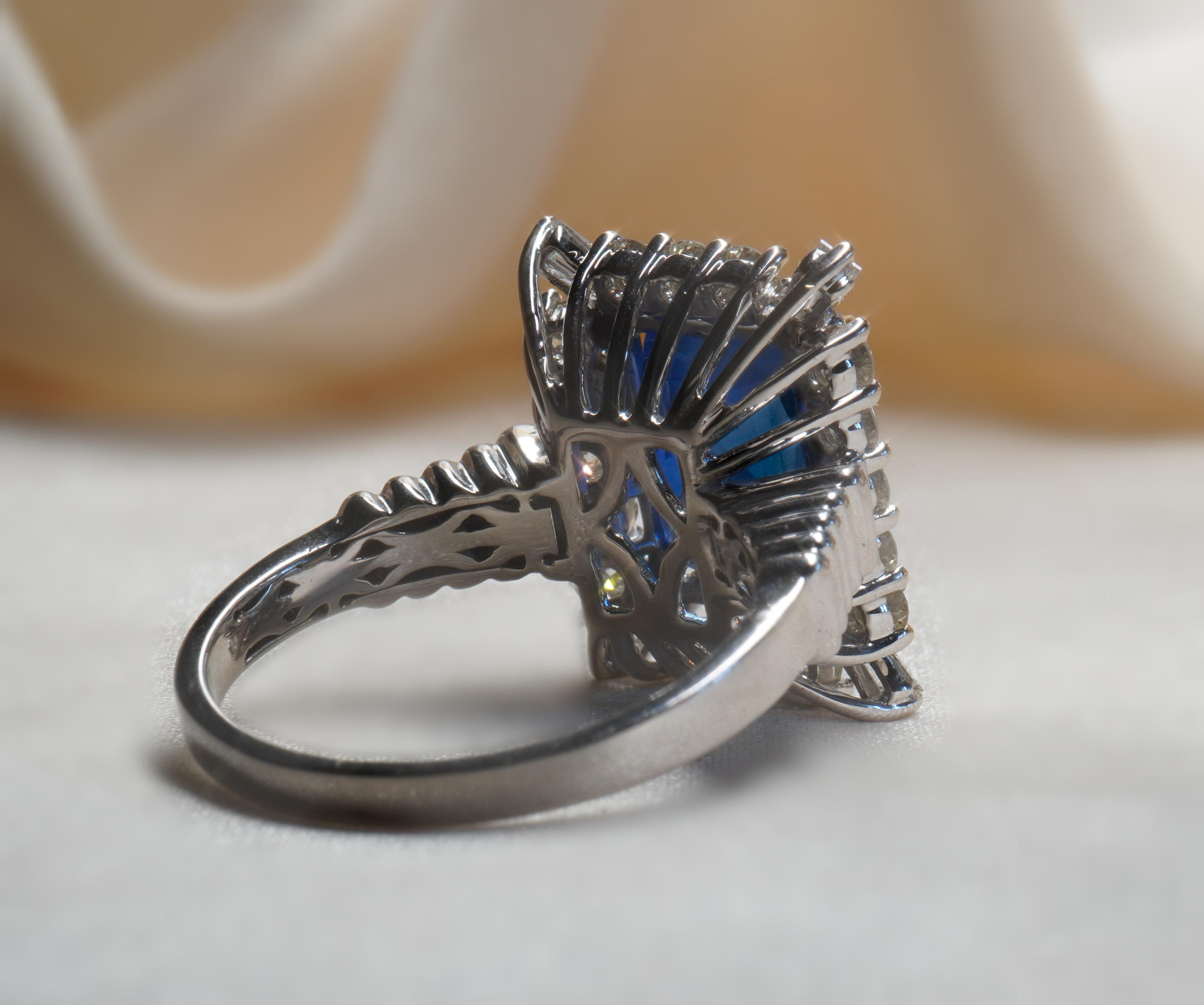 Anillo de diamantes zafiro Tiffany & Co. de 18 quilates GIA Vintage sin calentar VS Fino 6,12 quilates en Bueno estado para la venta en Sylvania, GA