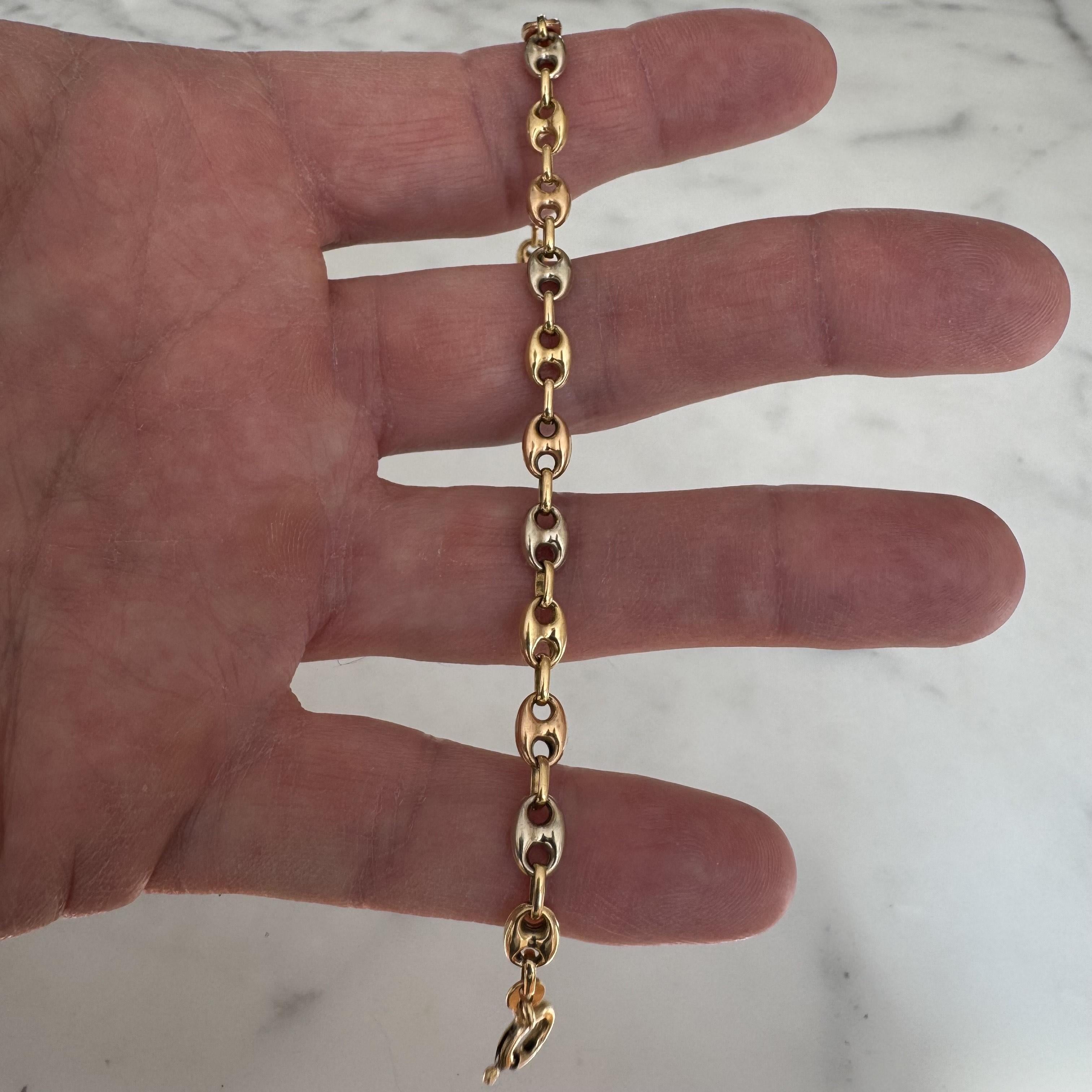 Condition:  Excellent Condition, Professionally Cleaned and Polished
Metal:  18k Gold (Marked, and Professionally Tested)
Weight:  7.2g
Length:  7.5g
Width:  5.5mm
Closure:  Spring Ring
Markings:  