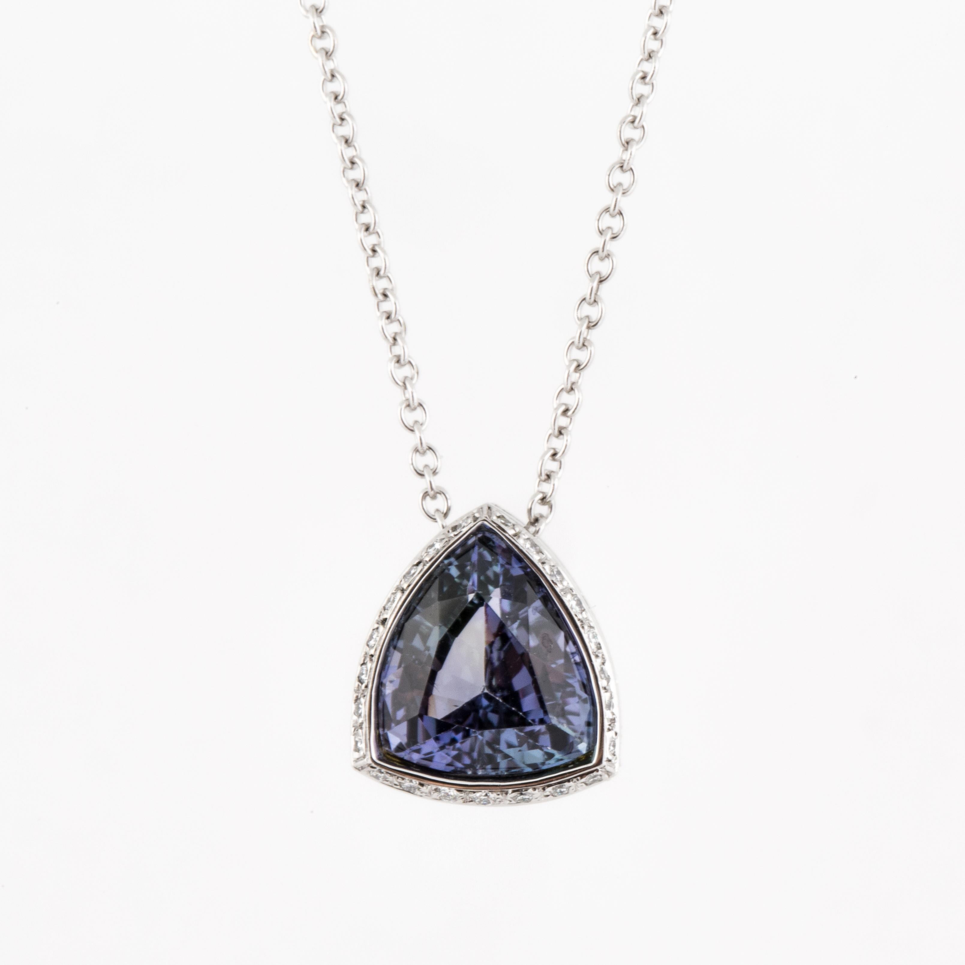 Triangular Tanzanite and Diamond Pendant Necklace in White Gold In Good Condition For Sale In Houston, TX