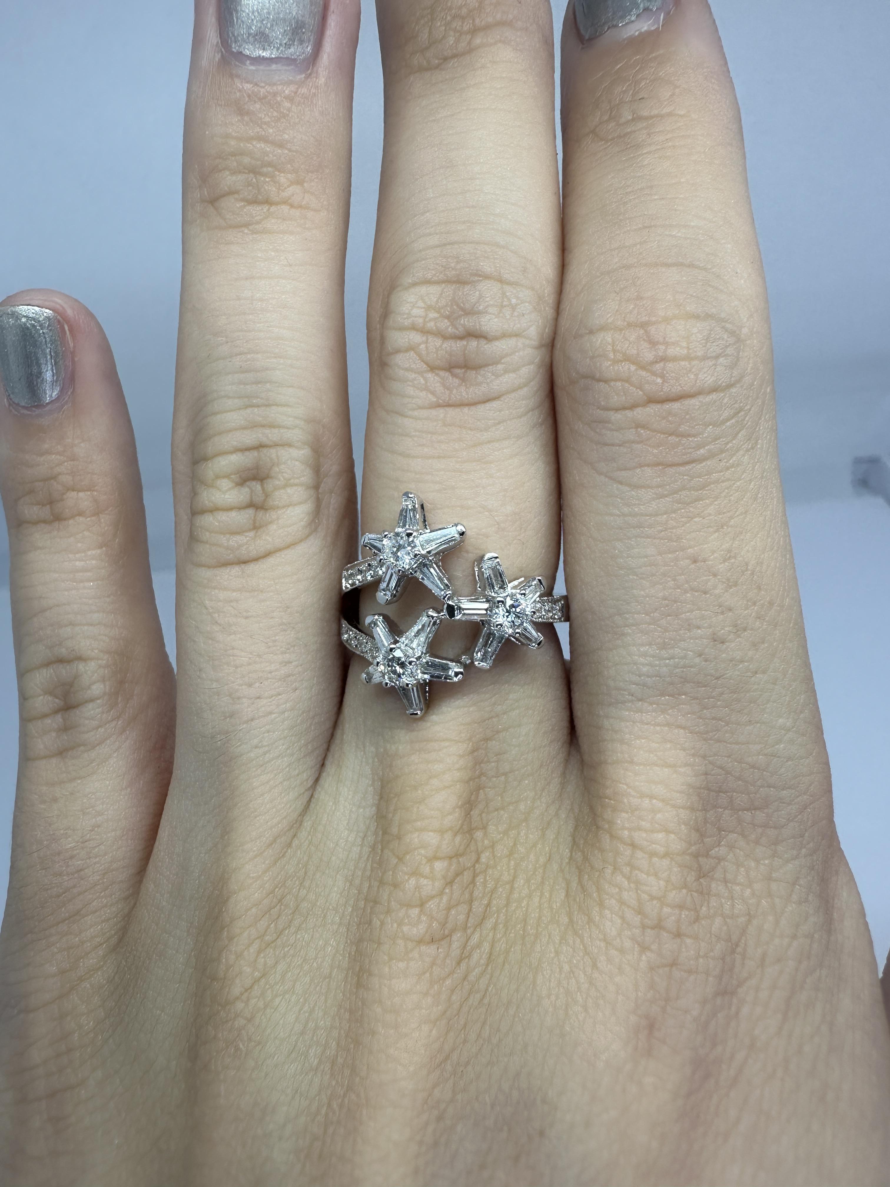 18k Trillion Cut Diamond Ring with Star Design For Sale 6