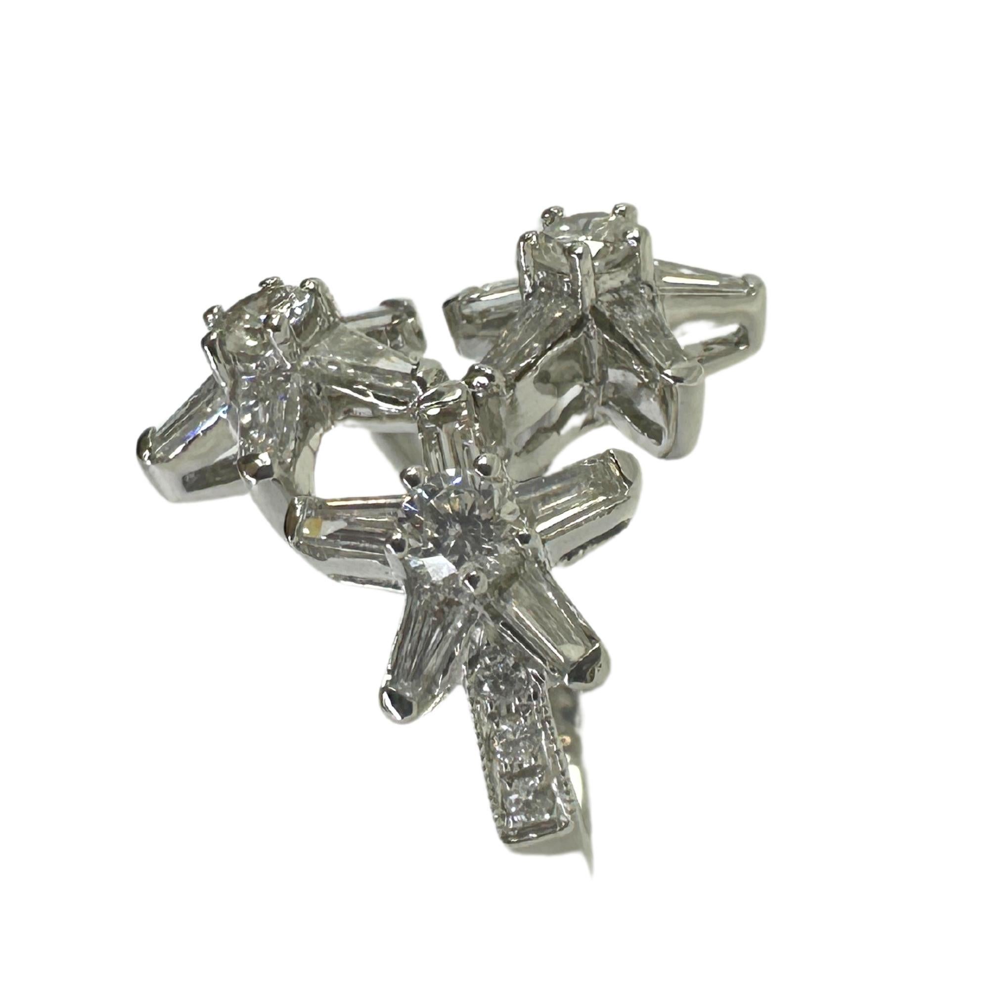 18k Trillion Cut Diamond Ring with Star Design For Sale 3