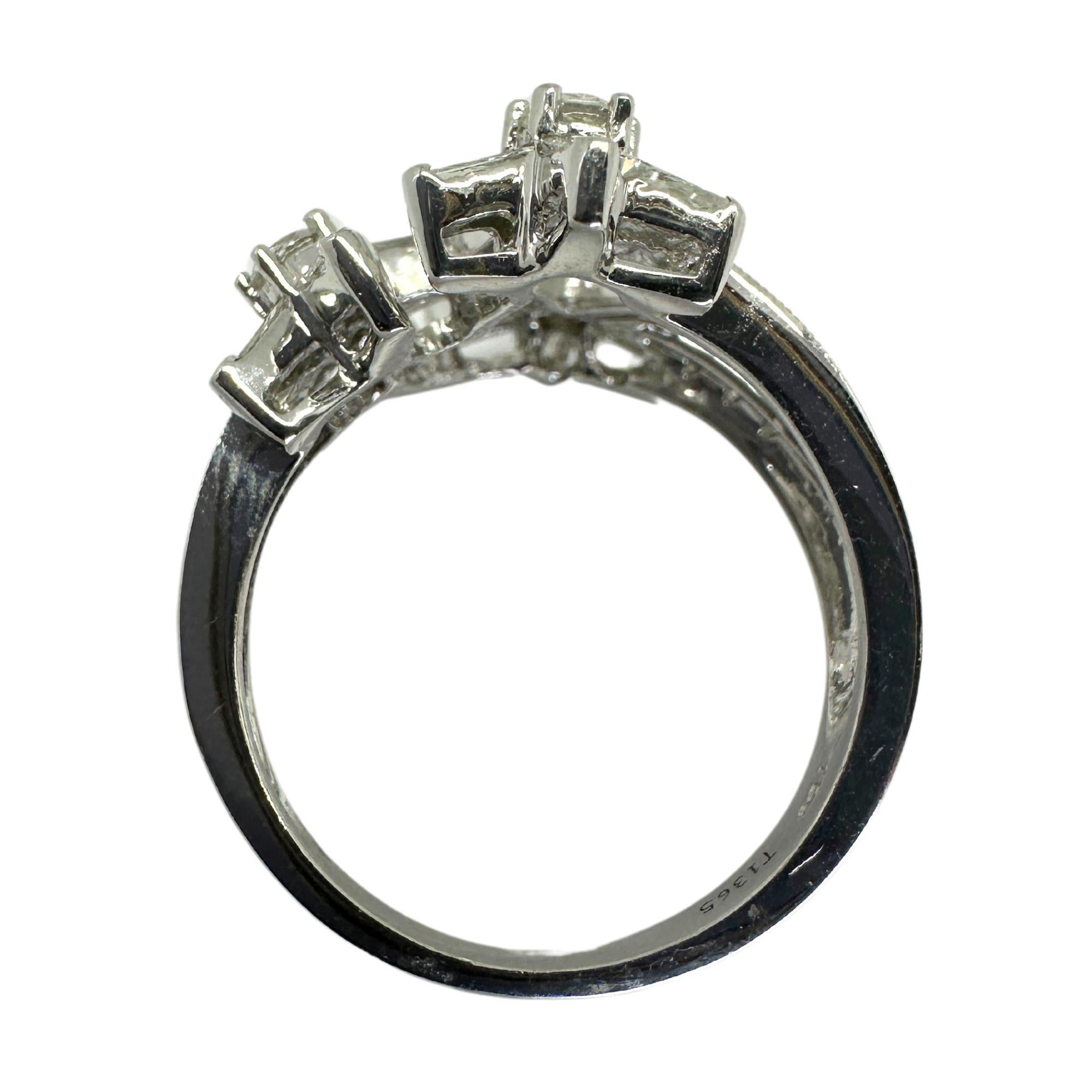18k Trillion Cut Diamond Ring with Star Design For Sale 4