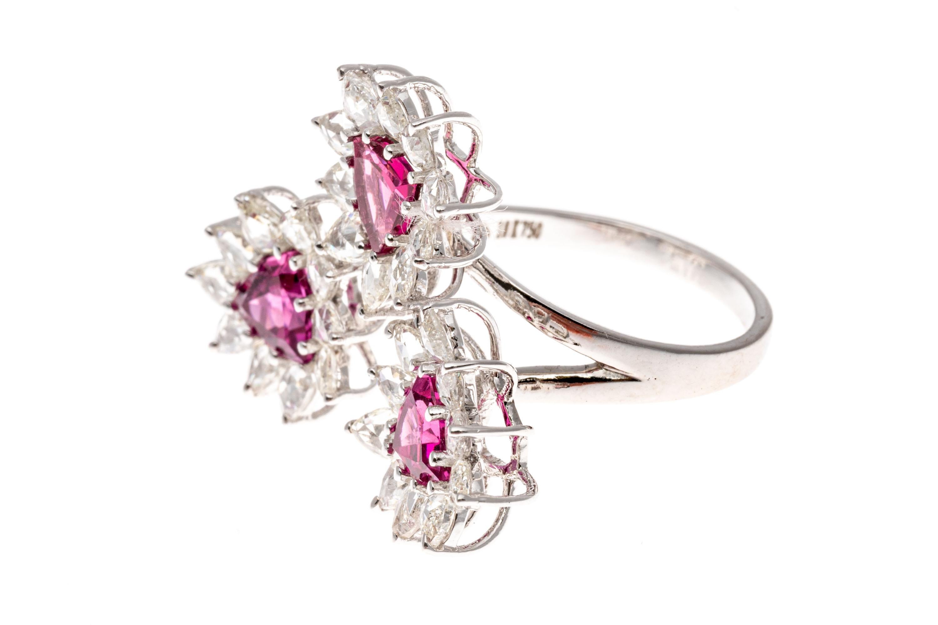 Bague à fleur en tourmaline rose trillion et diamants taille poire rose 18 carats Bon état - En vente à Southport, CT