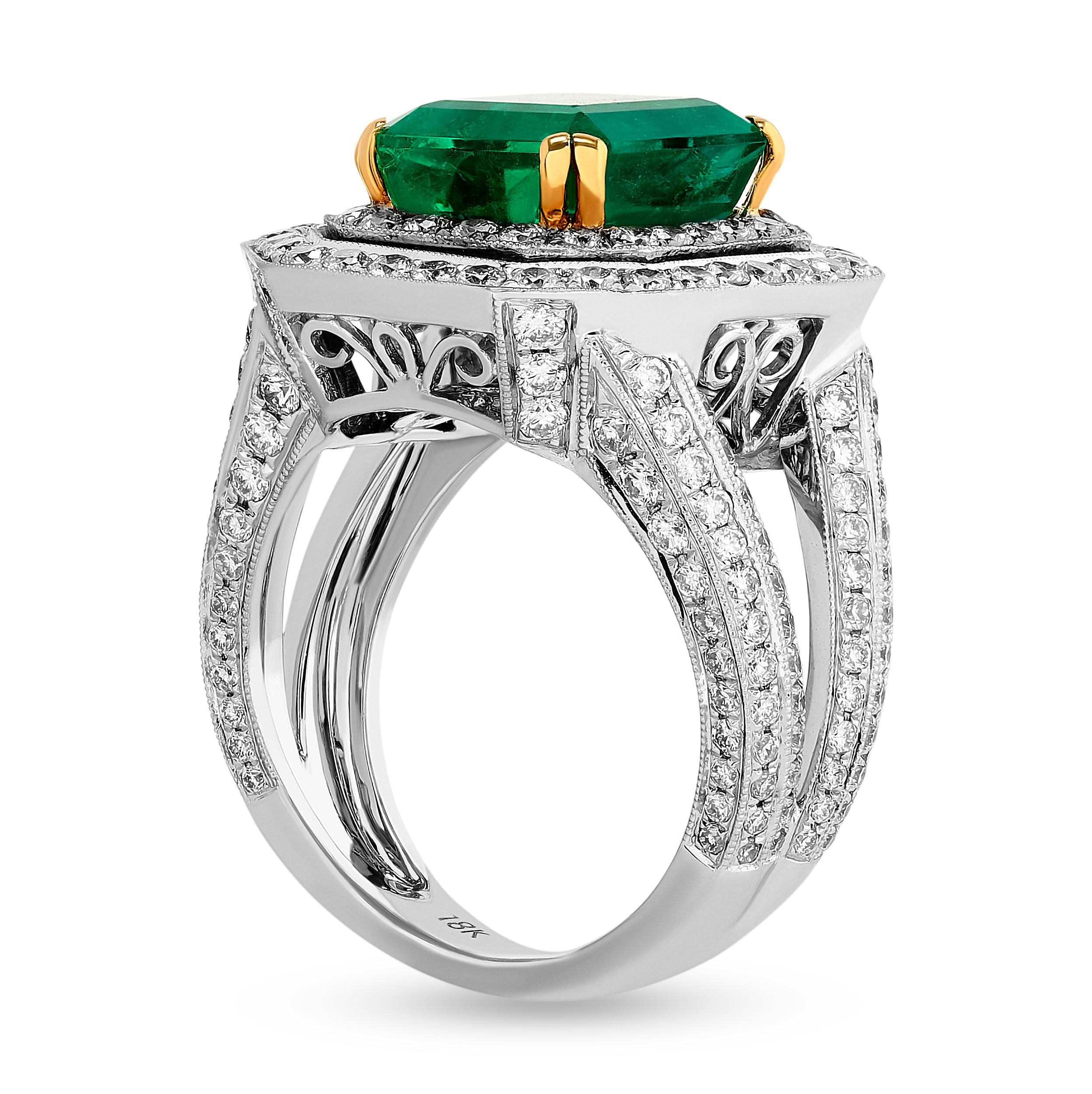 18K TT Gold Colombian F2 Emerald and Double Diamond Halo Split Shank Ring In Excellent Condition For Sale In Philadelphia, PA