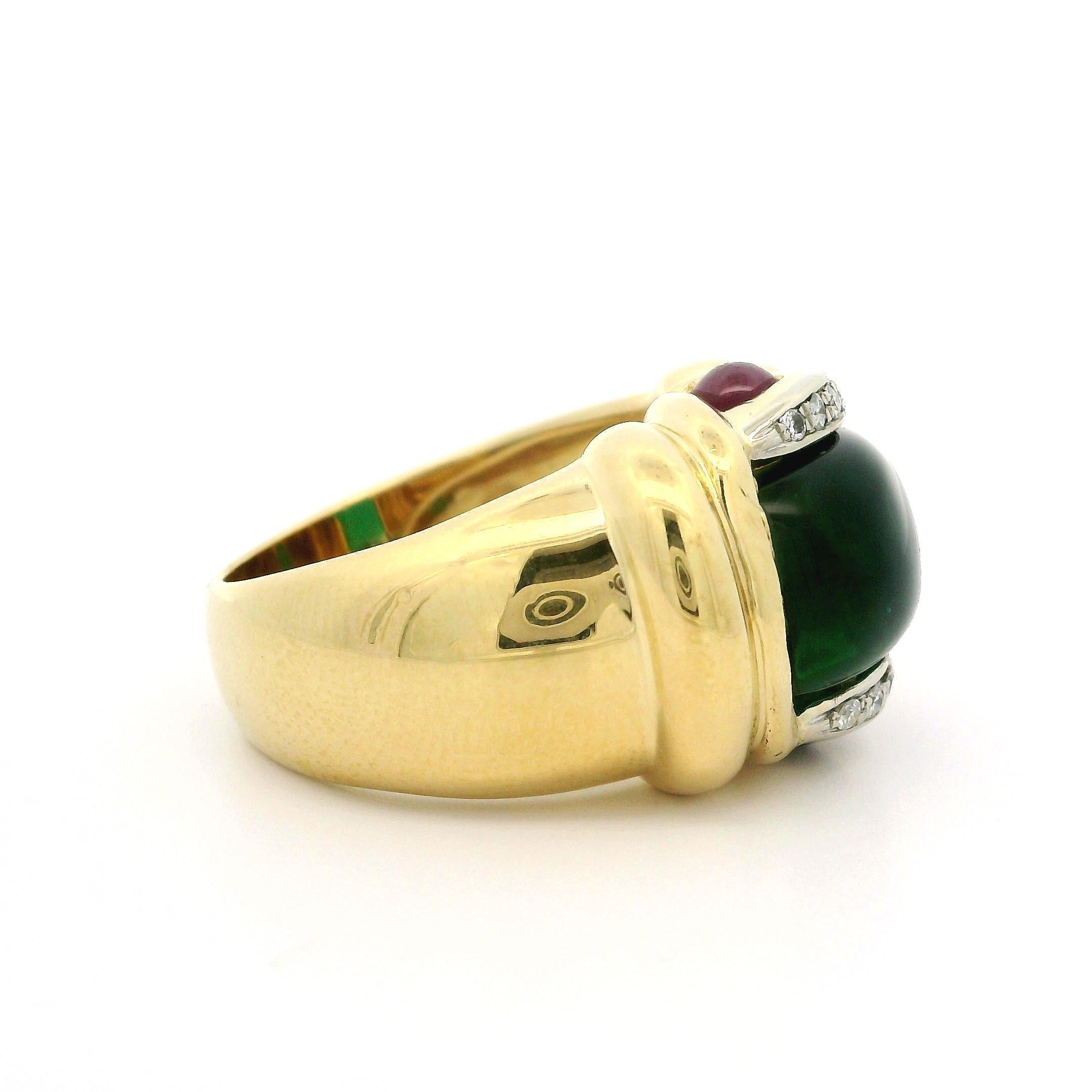 Bracelet large en or 18k TT poli, pierre verte cabochon, pierre rouge et diamant en vente 5