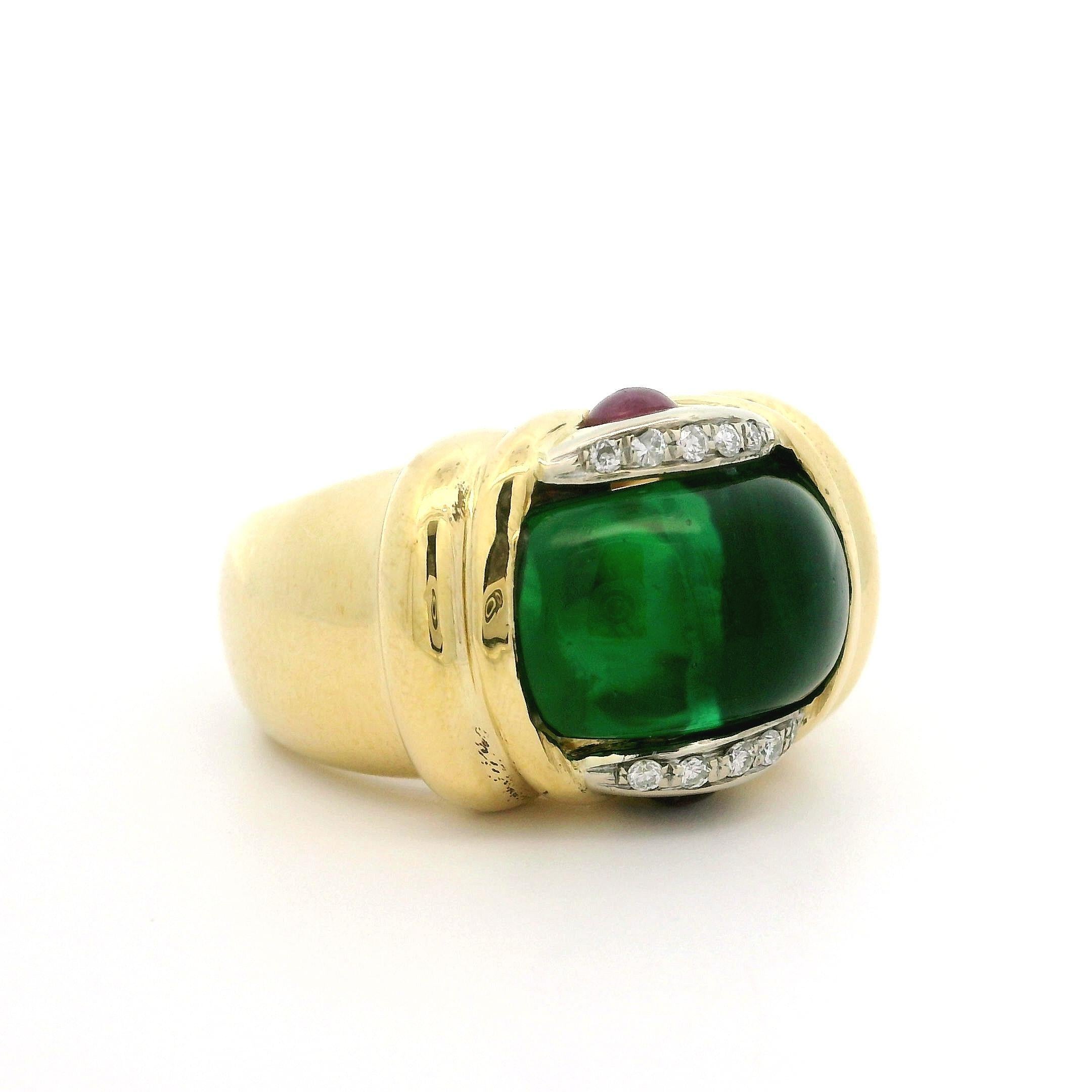 Bracelet large en or 18k TT poli, pierre verte cabochon, pierre rouge et diamant en vente 4