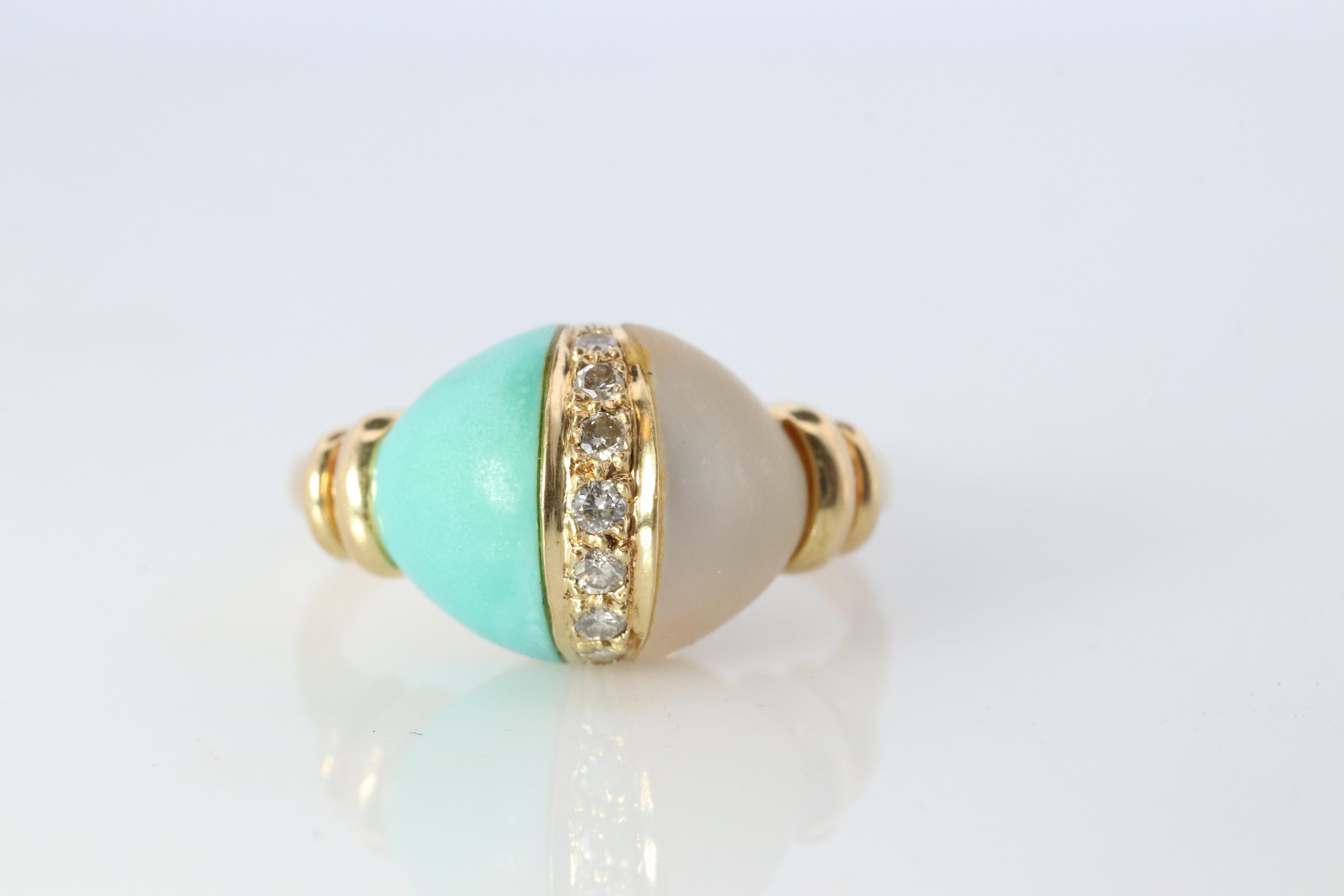 Atemberaubender Ring.

Hochwertiger Naturtürkis-Cabochon mit symmetrischem Perlmutt-Cabochon.

Diamant-Ewigkeitszentrum.

Zustand: Keine sichtbaren Gebrauchsspuren.

Sieht toll aus als Finger- oder Ehering.

Einzelheiten:
4,2 Gramm insgesamt
Größe