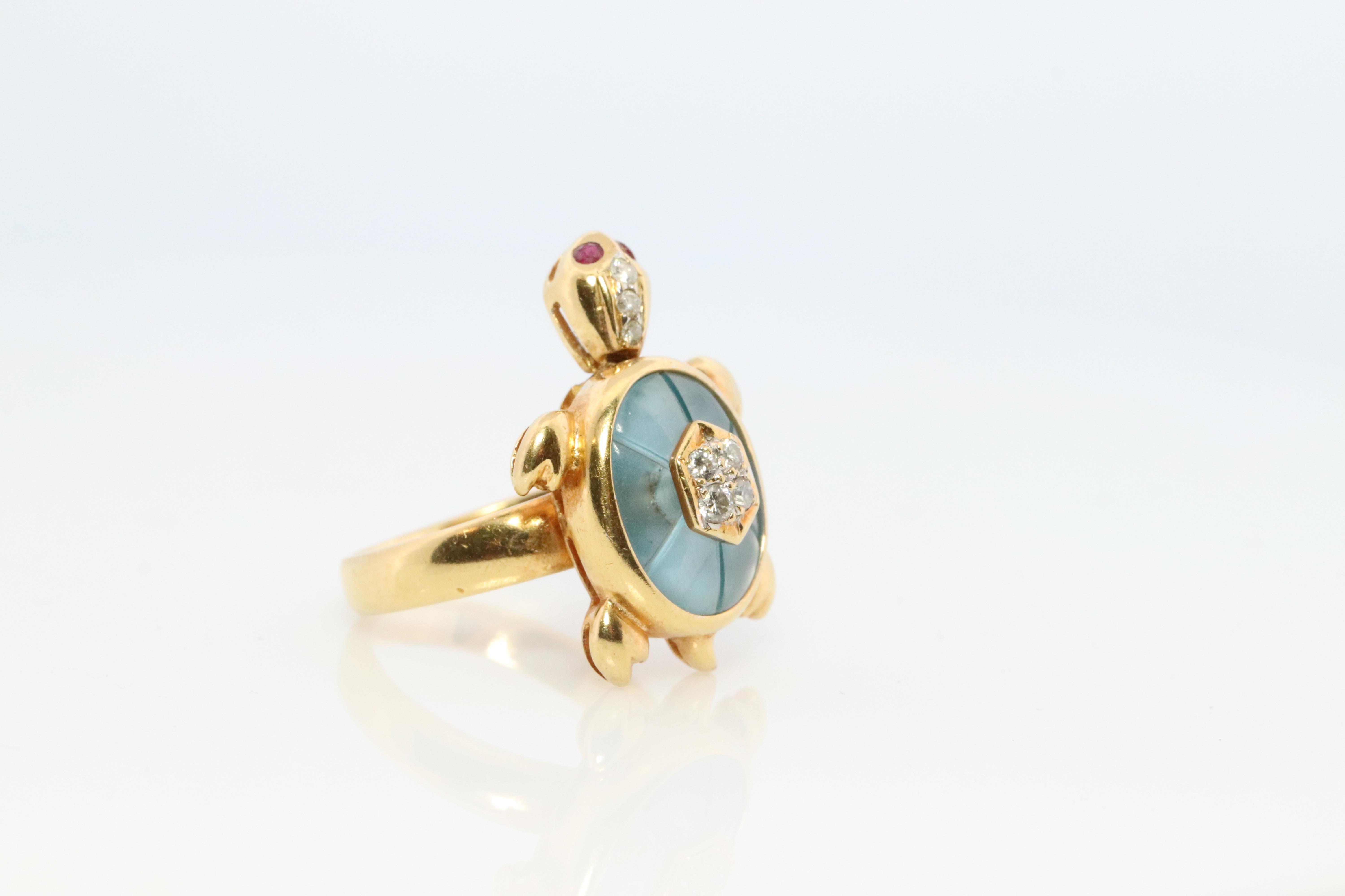 Moderne 18k TURTLE ring. DIAMOND Topaz encrusted Turtle 3D Animated Seaturtle ring. en vente