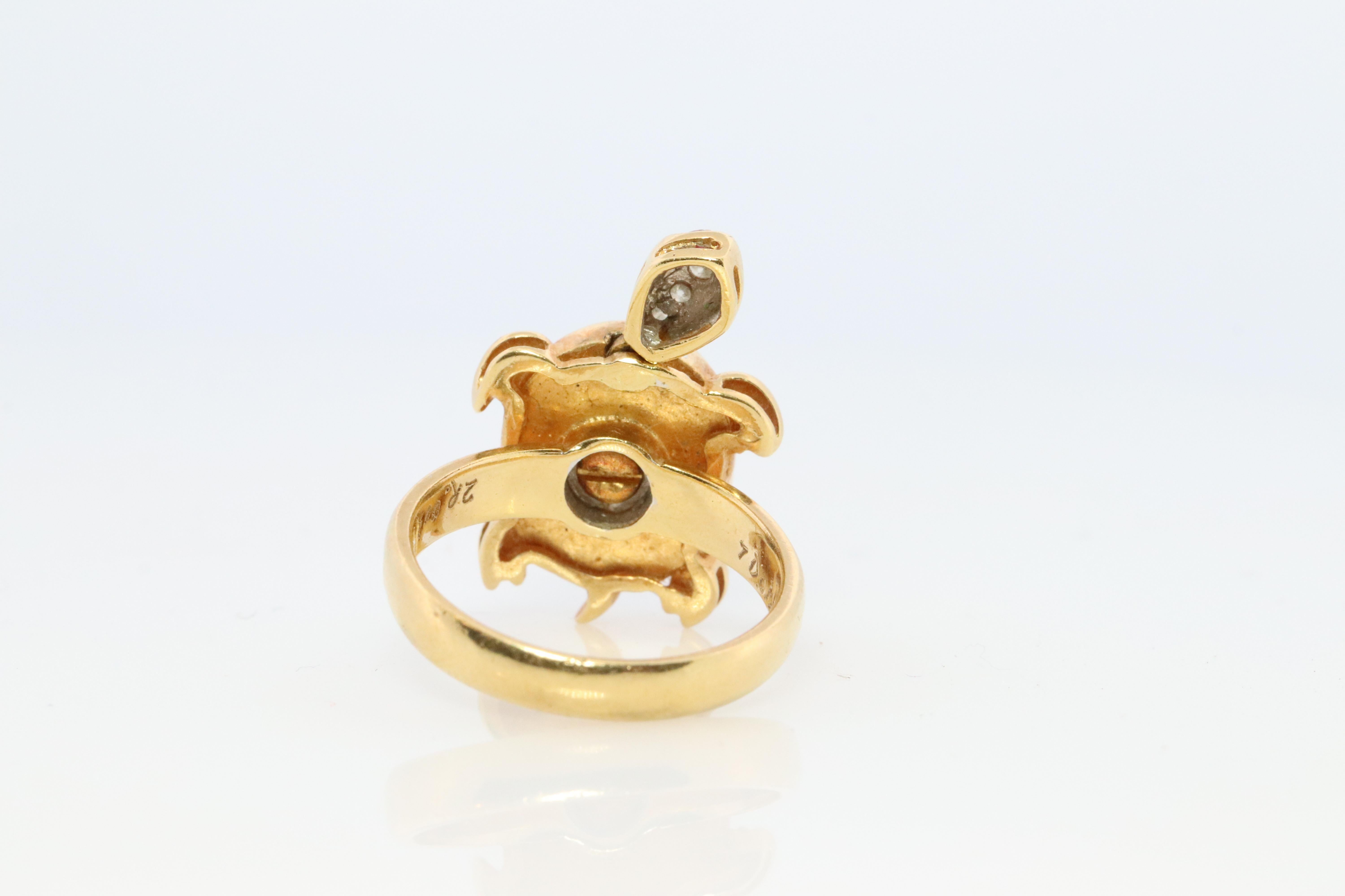 18k TURTLE ring. DIAMOND Topaz encrusted Turtle 3D Animated Seaturtle ring. Bon état - En vente à Port Charlotte, FL