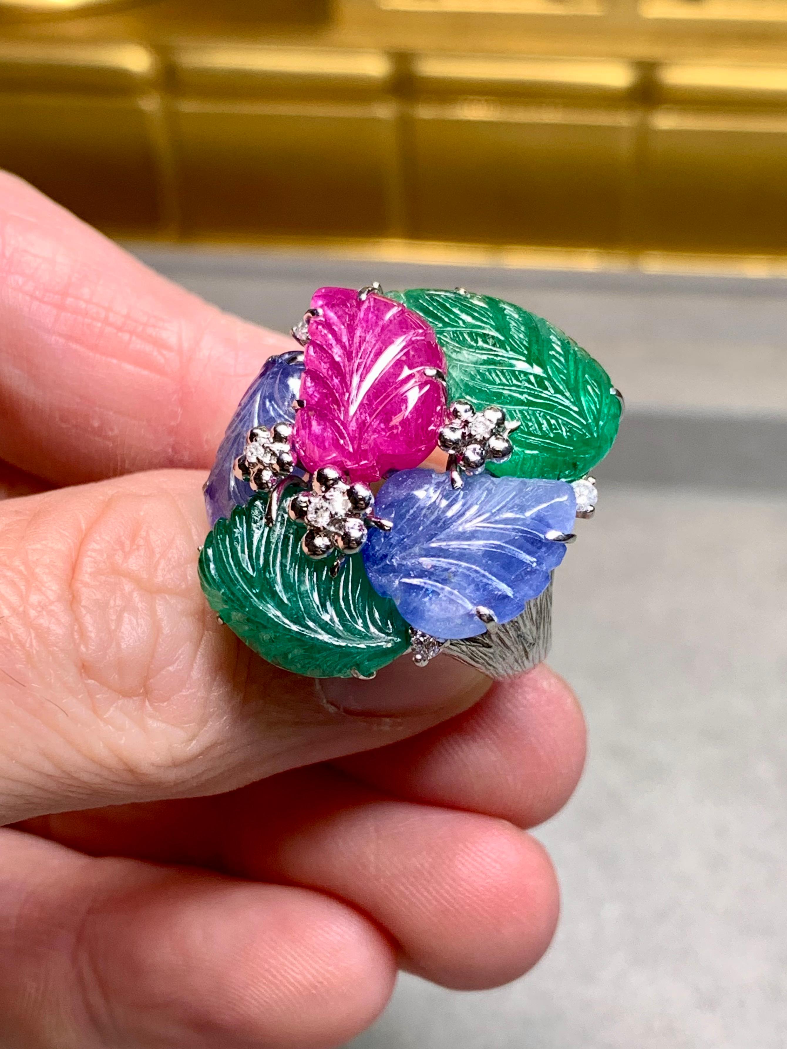 18K Tutti Frutti geschnitzt Rubin Saphir Smaragd Diamant Blatt Cocktail Ring 23ctw im Angebot 3