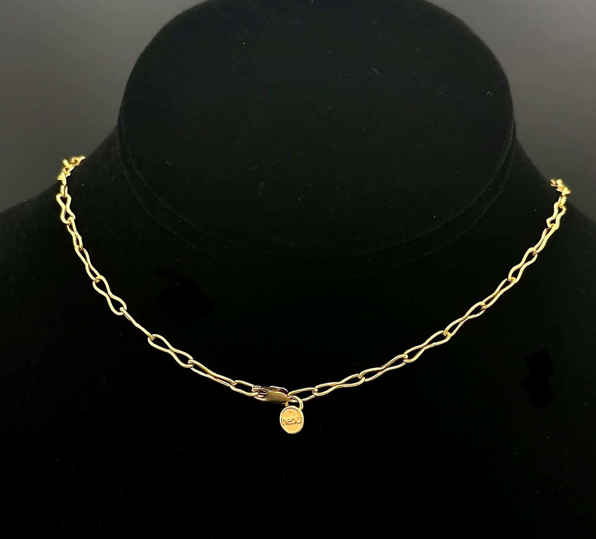 -Made to order (in 2-3 weeks)
-18K gold
-Handmade
-Stamped with Nebu logo
-Lobster clasp
-18 inch (can be made to order at a different length)


Introducing our exquisite 18K gold necklace, a masterpiece of handmade craftsmanship. Each link is