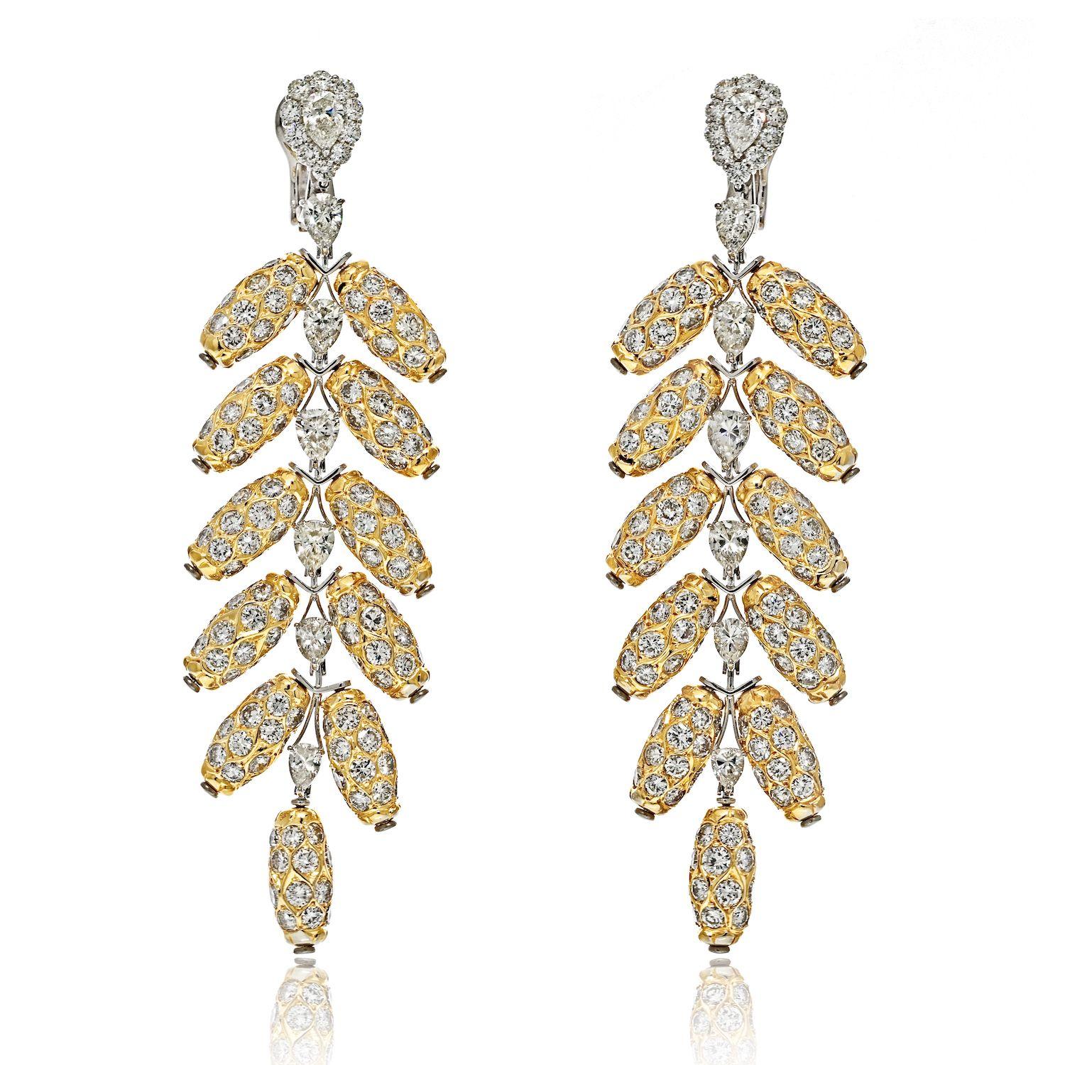 Moderne Boucles d'oreilles pendantes en deux tons 18K 48.00cttw Diamond Feather Dangling Earrings en vente