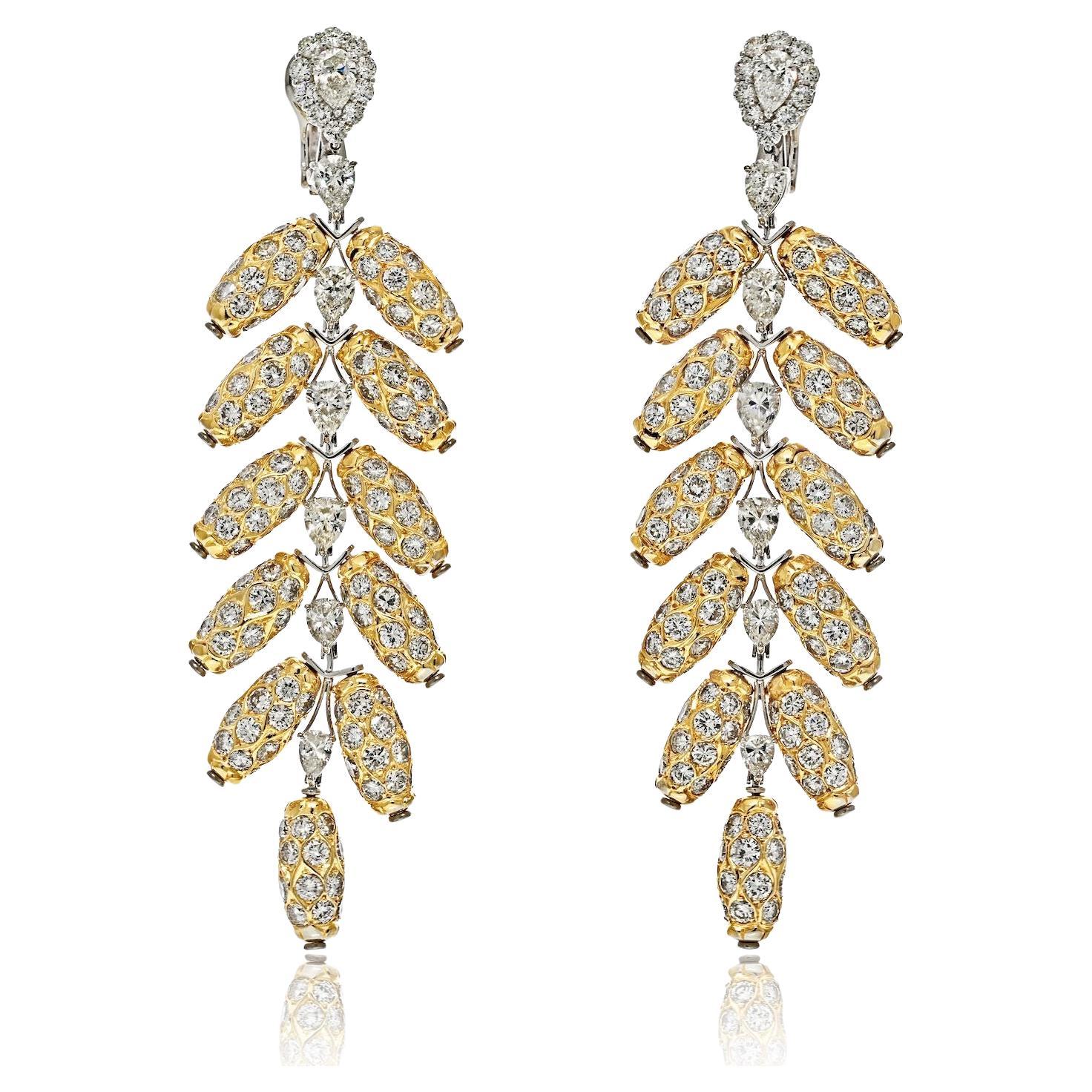 Boucles d'oreilles pendantes en deux tons 18K 48.00cttw Diamond Feather Dangling Earrings en vente