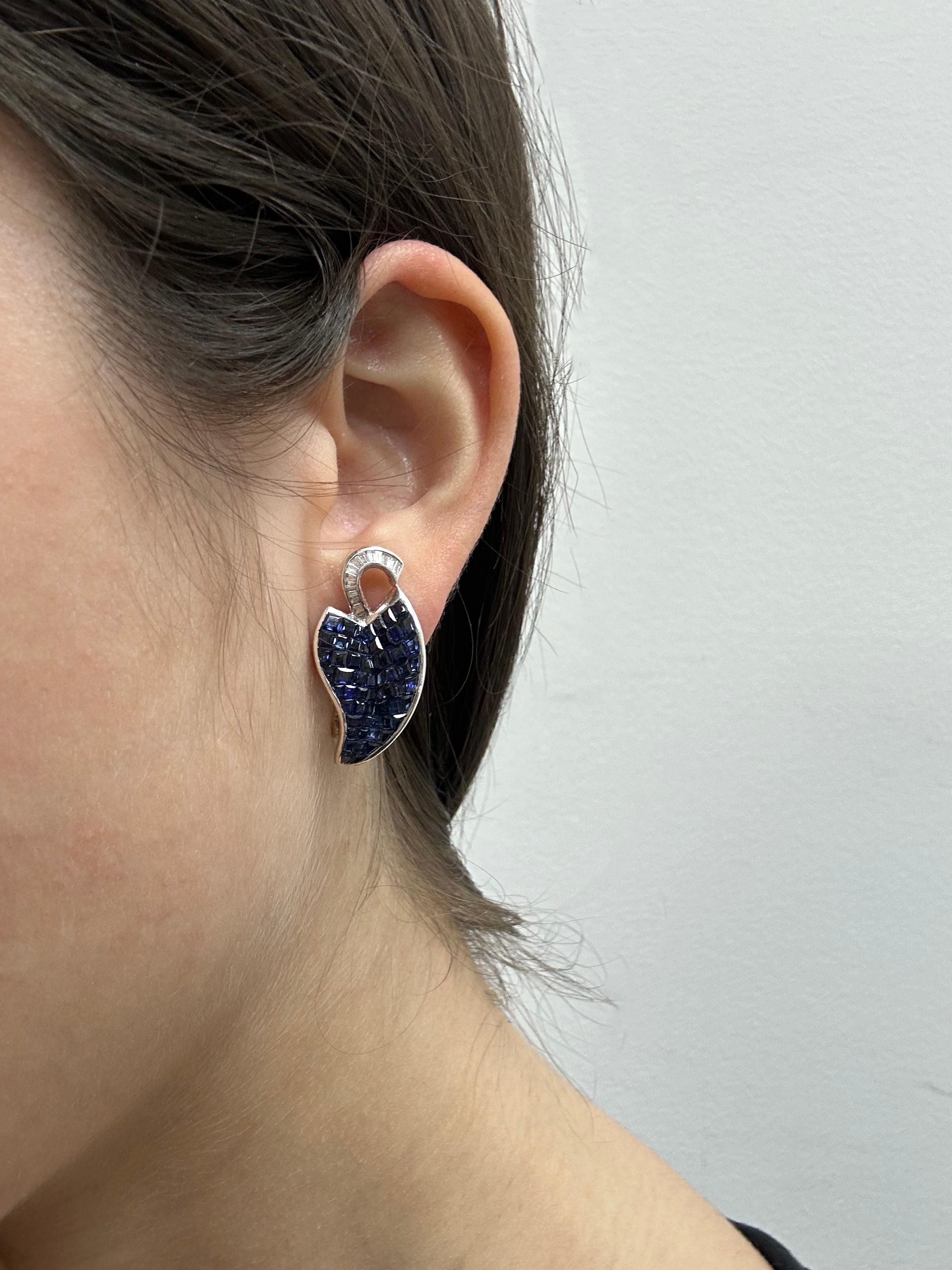 18k Two Tone Baguette Cut Diamond and Blue Sapphire Earrings In Good Condition For Sale In New York, NY