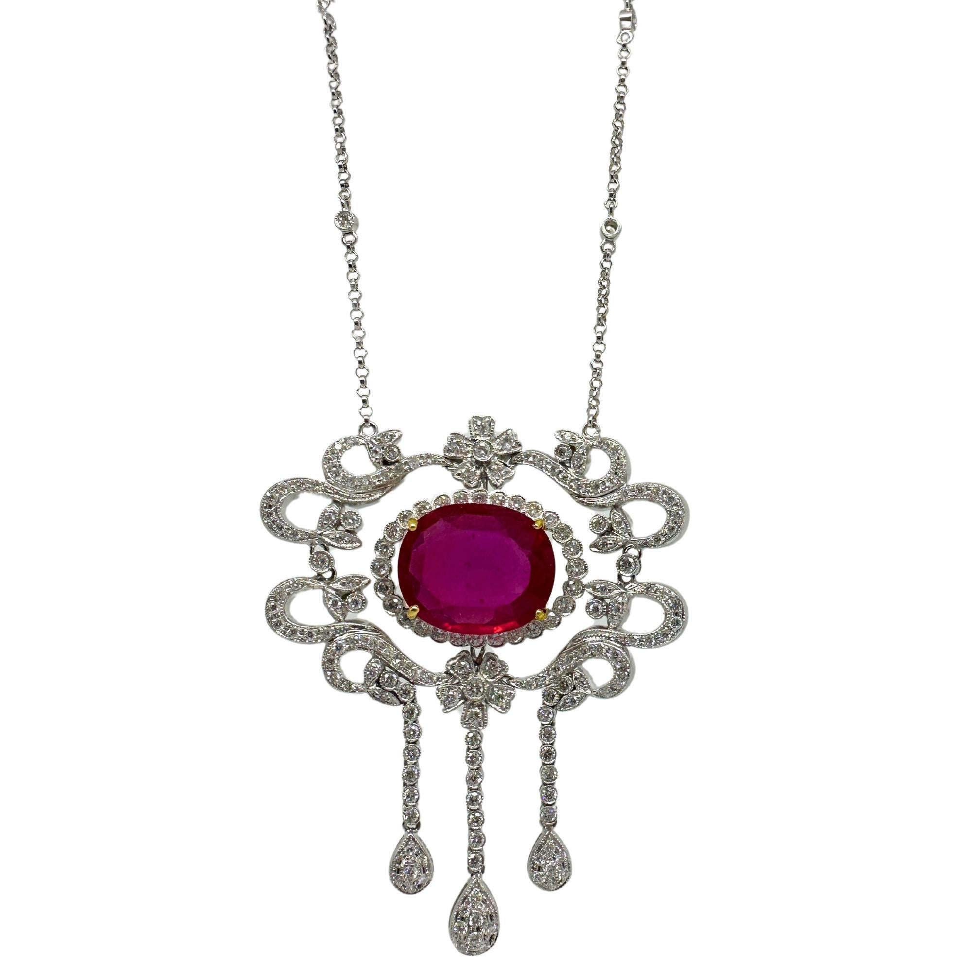 Collana bicolore in diamanti e rubini africani 18K
Condit: In buone condizioni, con qualche lieve usura superficiale dovuta all'età.
Lunghezza: catena lunga 15,50 pollici, ciondolo da 2,25 pollici
Metallo: Oro bianco e giallo 18 carati
Peso: 19.9