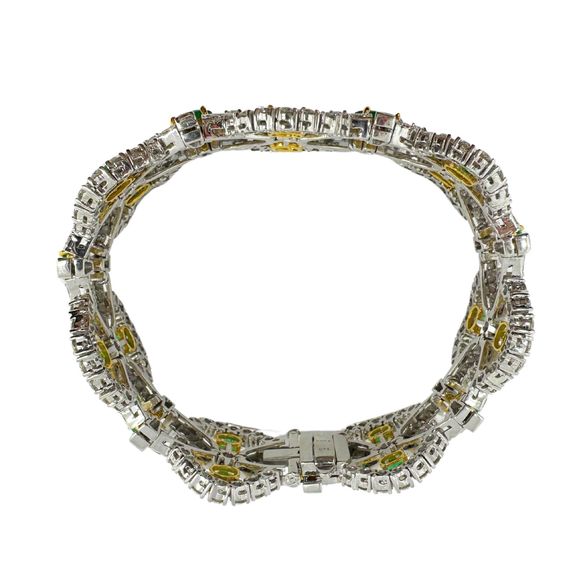 18K Zweifarbiges Diamant- und Smaragdarmband (Gemischter Schliff) im Angebot