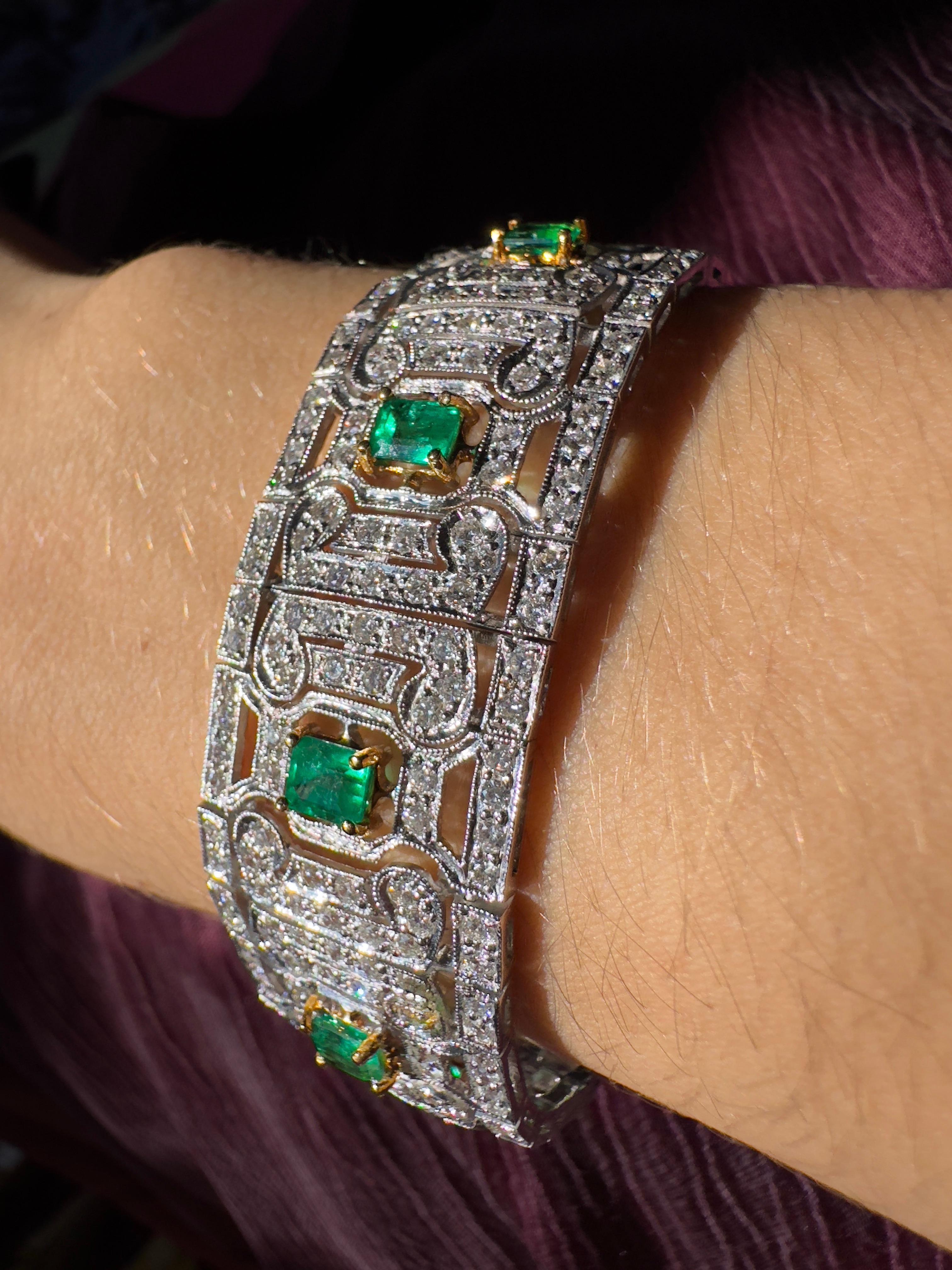 Taille ronde Bracelet ajouré en diamants et émeraudes 18K bicolores en vente