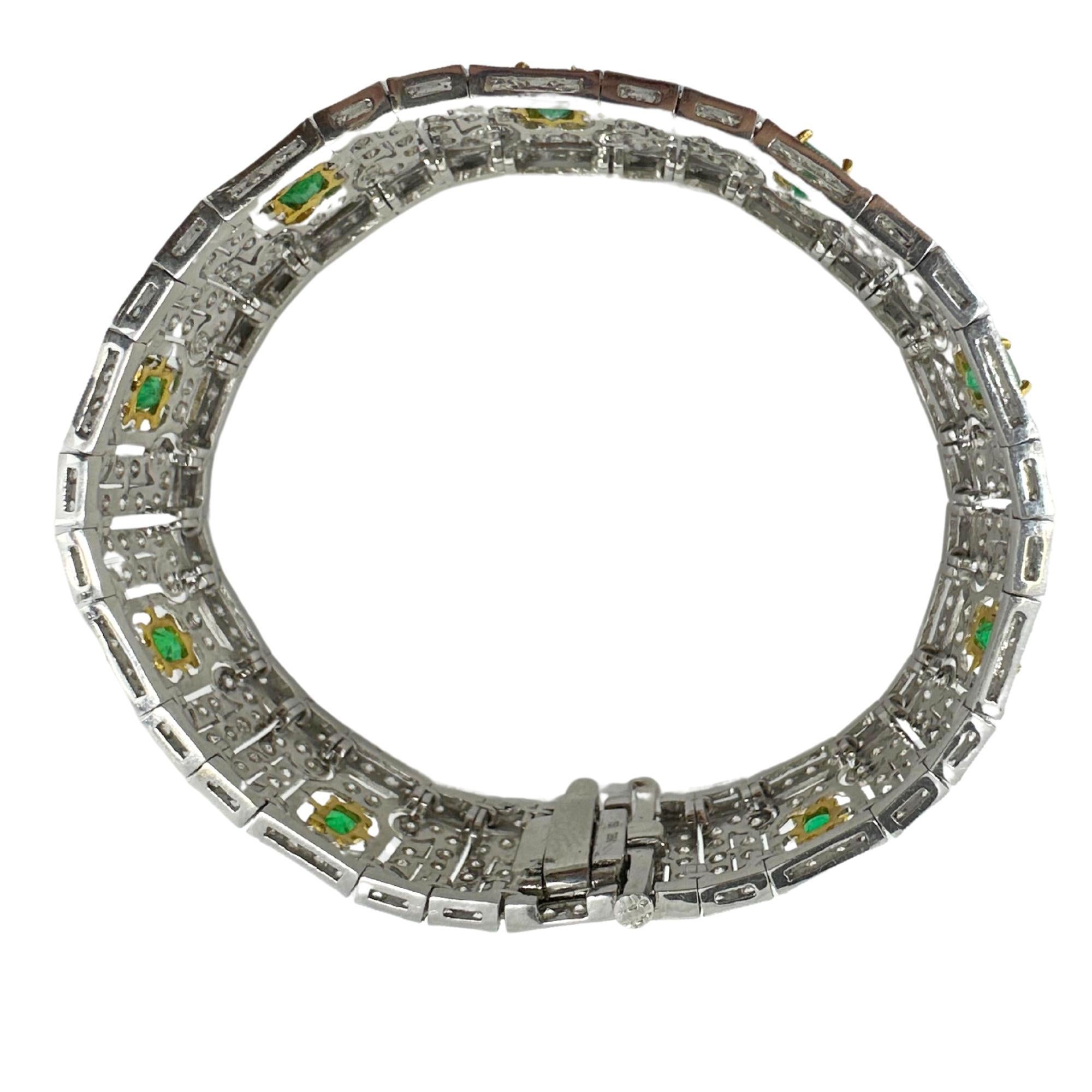 Bracelet ajouré en diamants et émeraudes 18K bicolores en vente 4