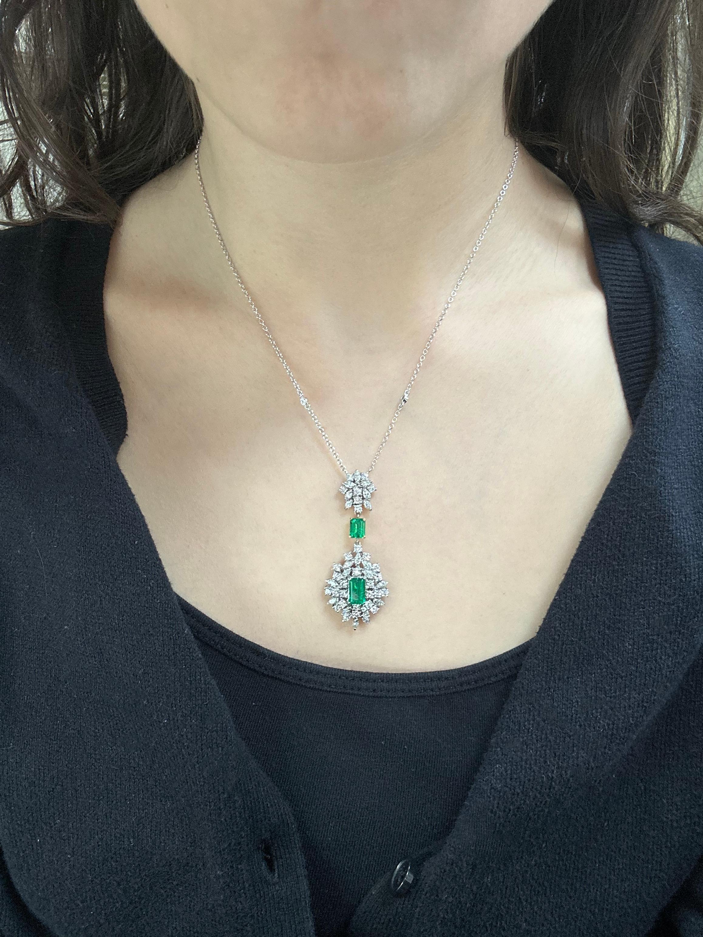 Collana con diamante e smeraldo bicolore 18K In condizioni buone in vendita a New York, NY