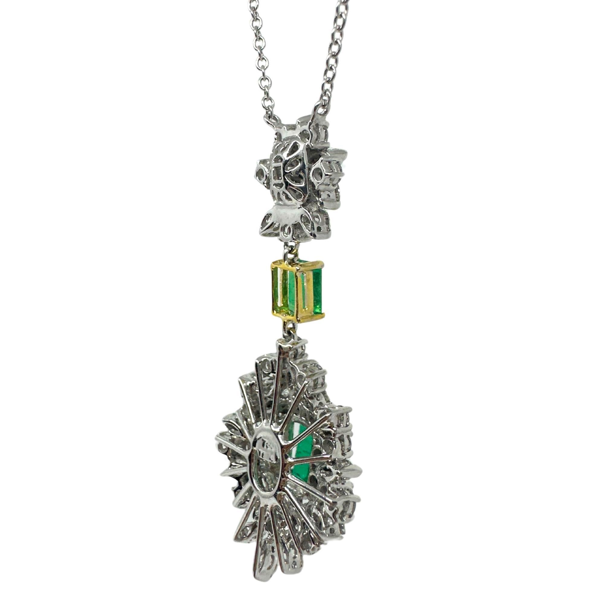 Donna Collana con diamante e smeraldo bicolore 18K in vendita