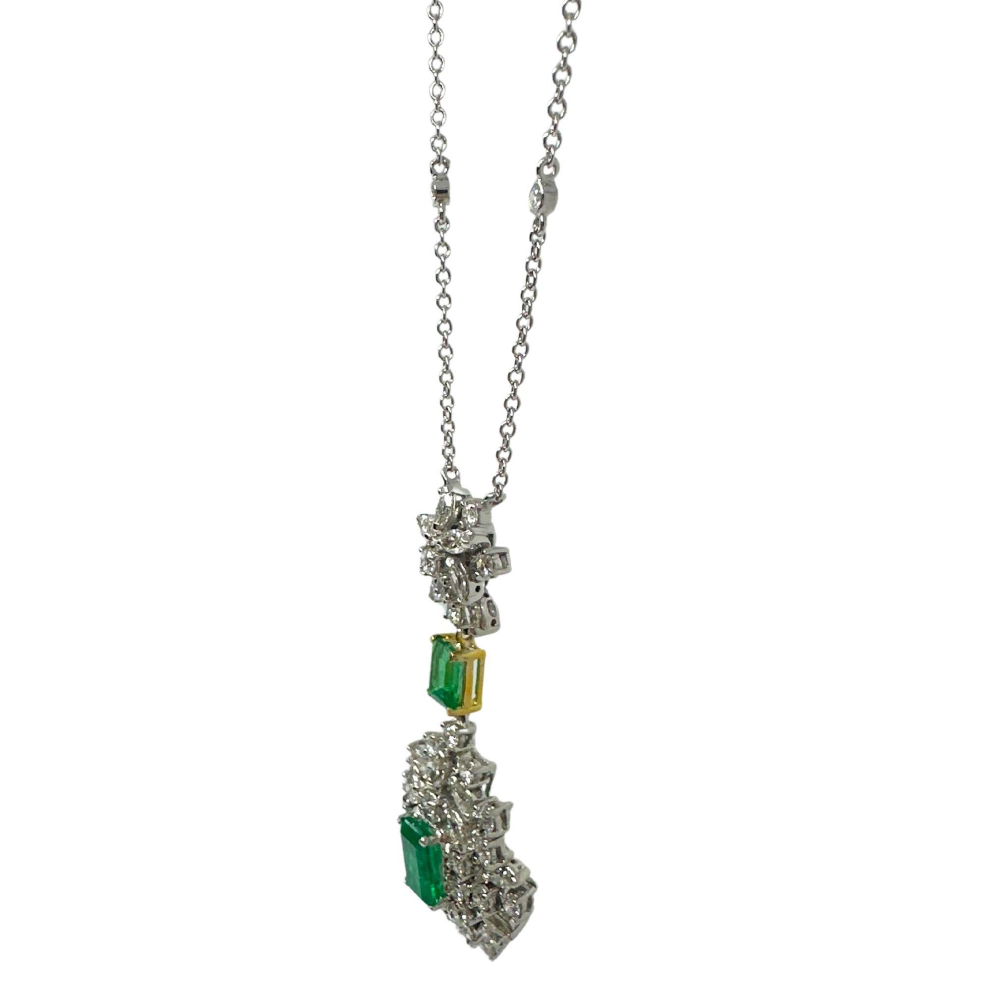 Collana con diamante e smeraldo bicolore 18K in vendita 1