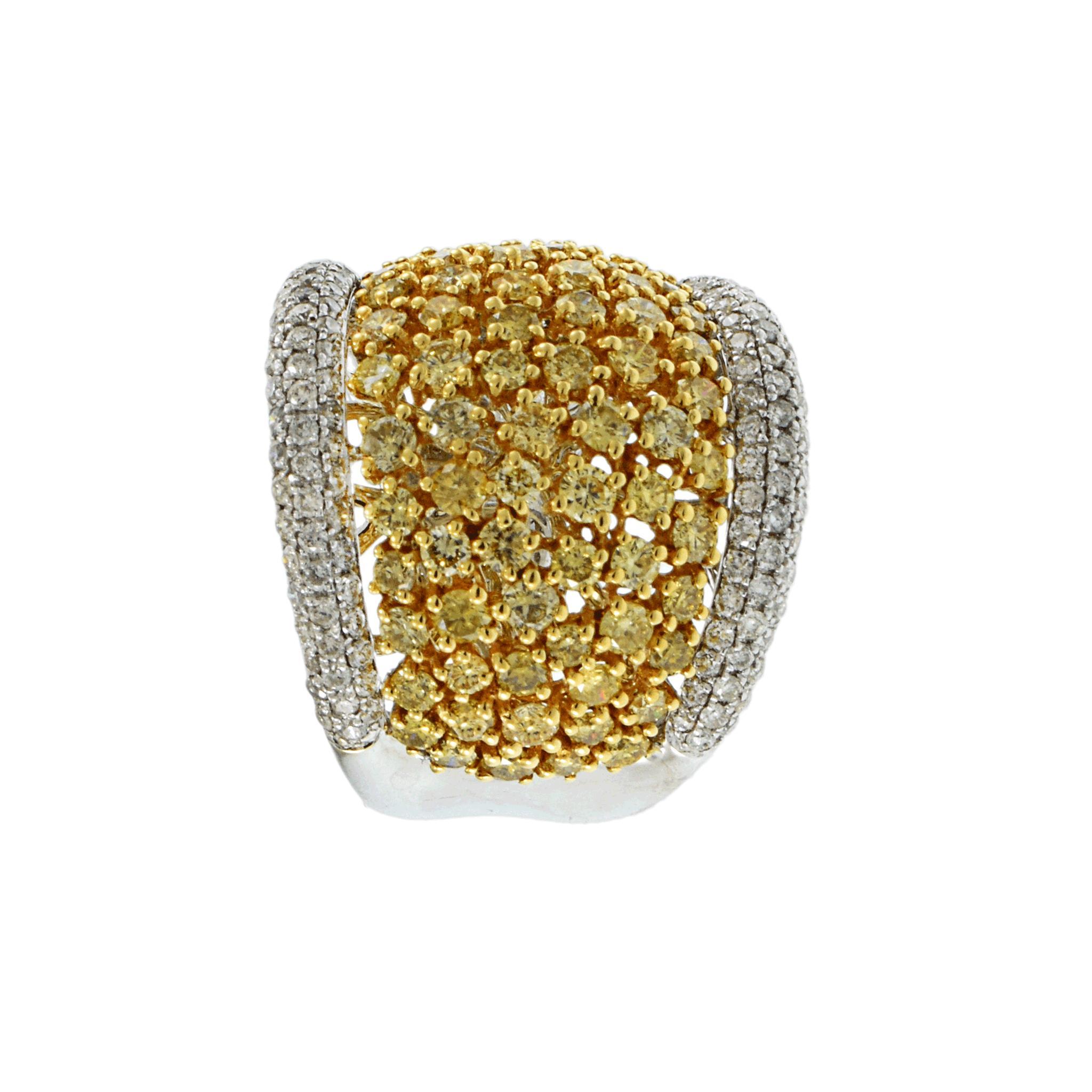 18K Two-Tone Dome Ring with Yellow and White Diamonds, 3.65 CTW In condizioni Nuovo in vendita a New York, NY