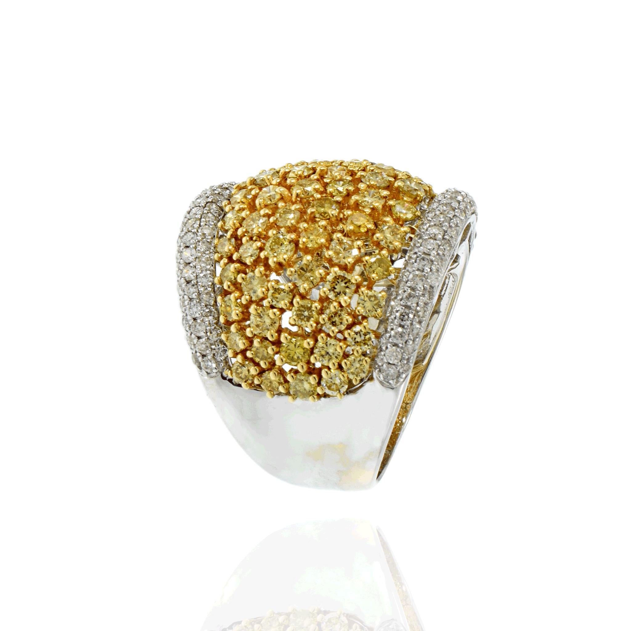 18K Two-Tone Dome Ring with Yellow and White Diamonds, 3.65 CTW in vendita 1