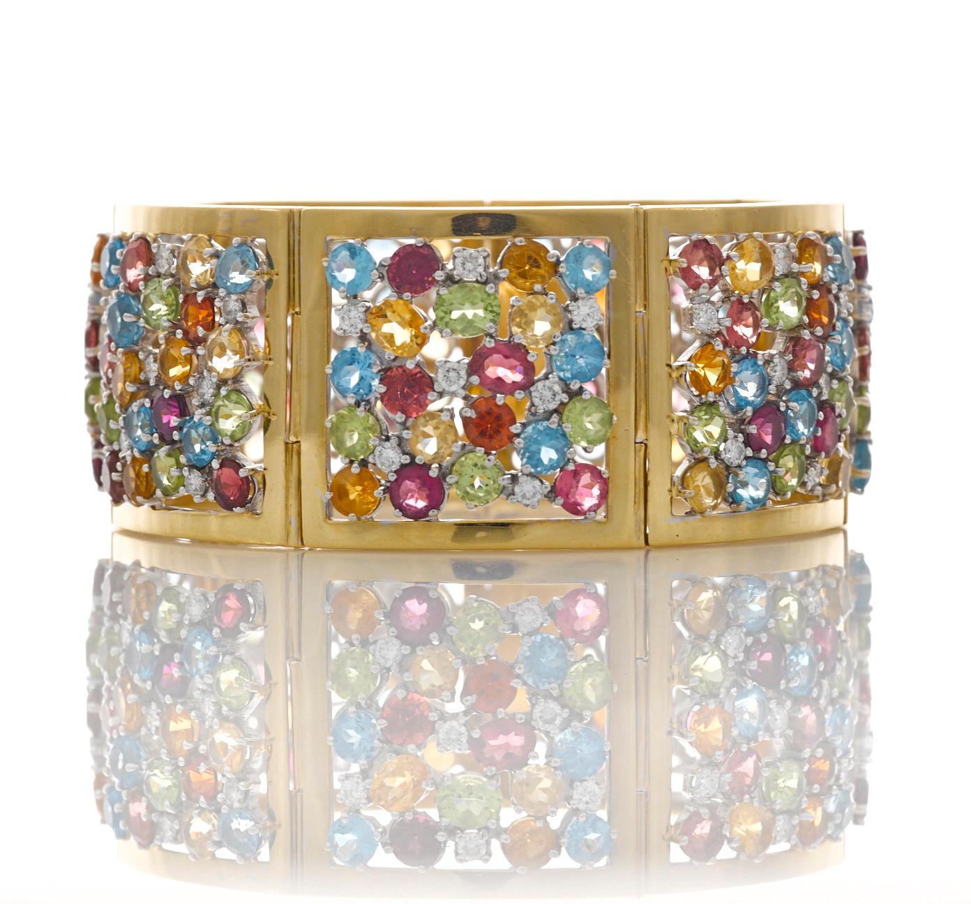 Wunderschönes, einzigartiges Armband
Mit 7 Plaketten mit hängenden, zackenbesetzten Edelsteinen
Rund und oval geschliffene Edelsteine enthalten ca:
8,35 ct Rosa Turmalin
7,90 ct Citrin
7,70 ct Topas
5,85 kt Prasiolith Quarz
1,95 Karat